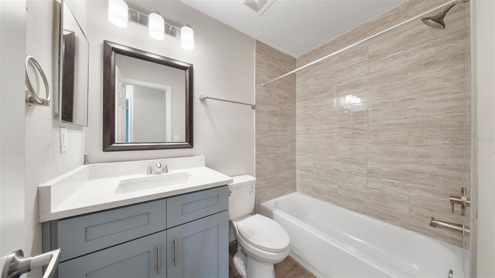 2528 WOODGATE BLVD #101