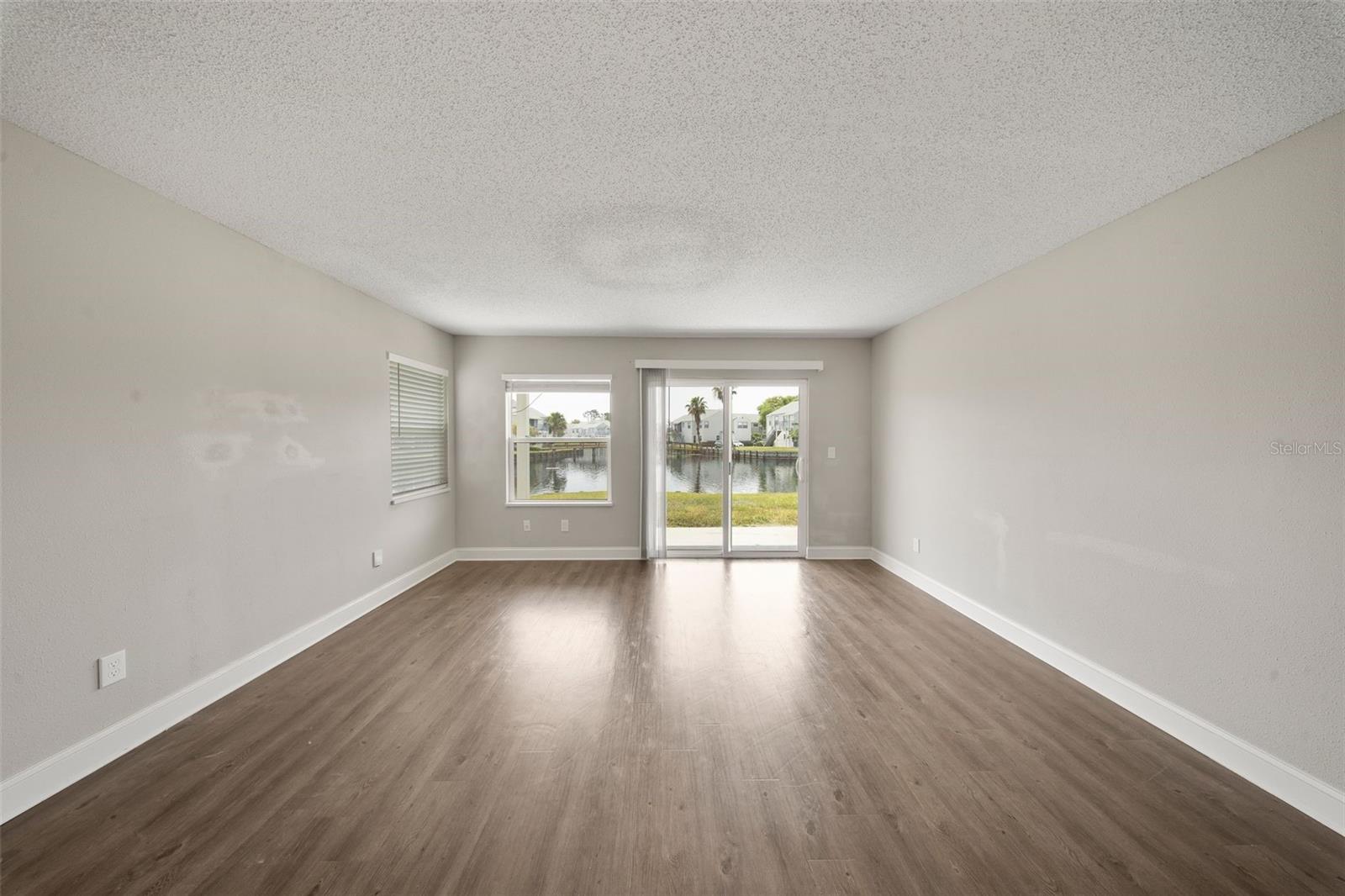 2528 WOODGATE BLVD #101