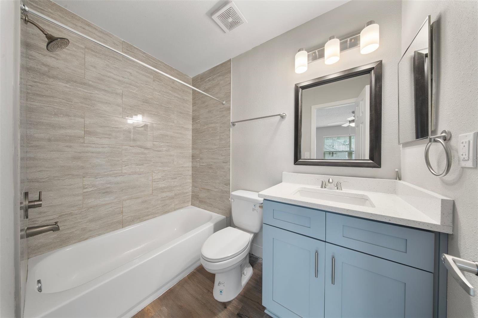 2528 WOODGATE BLVD #101