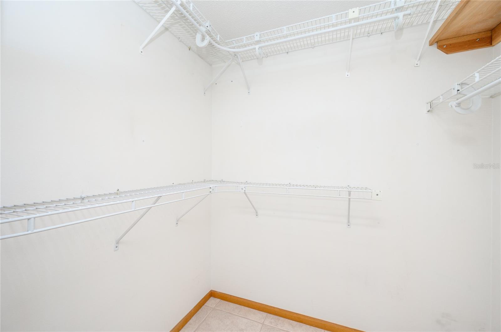 4216 CRICKET HOLLOW CV