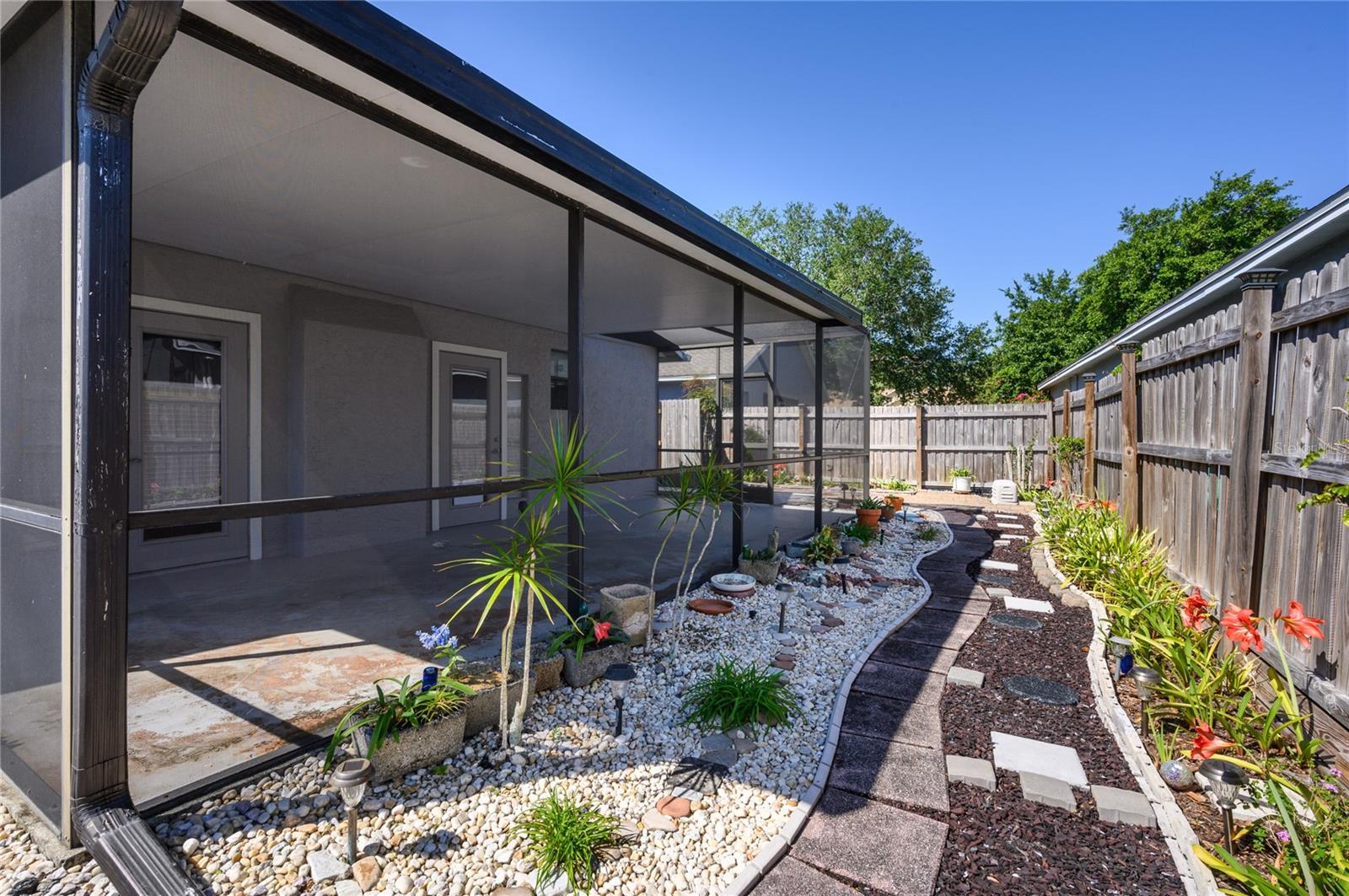 4216 CRICKET HOLLOW CV