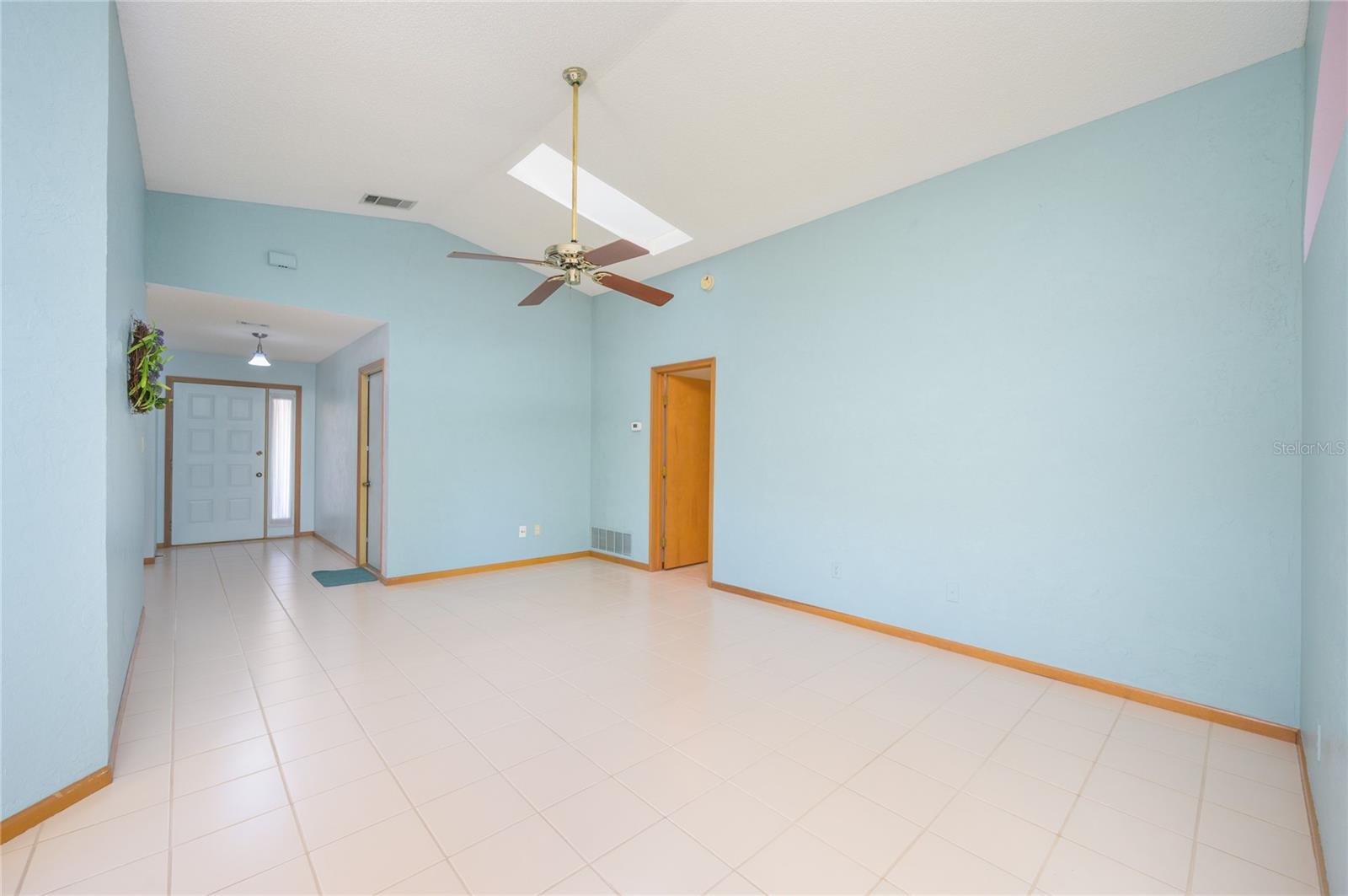 4216 CRICKET HOLLOW CV