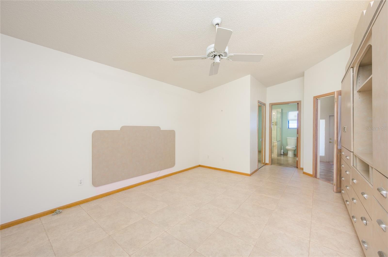 4216 CRICKET HOLLOW CV