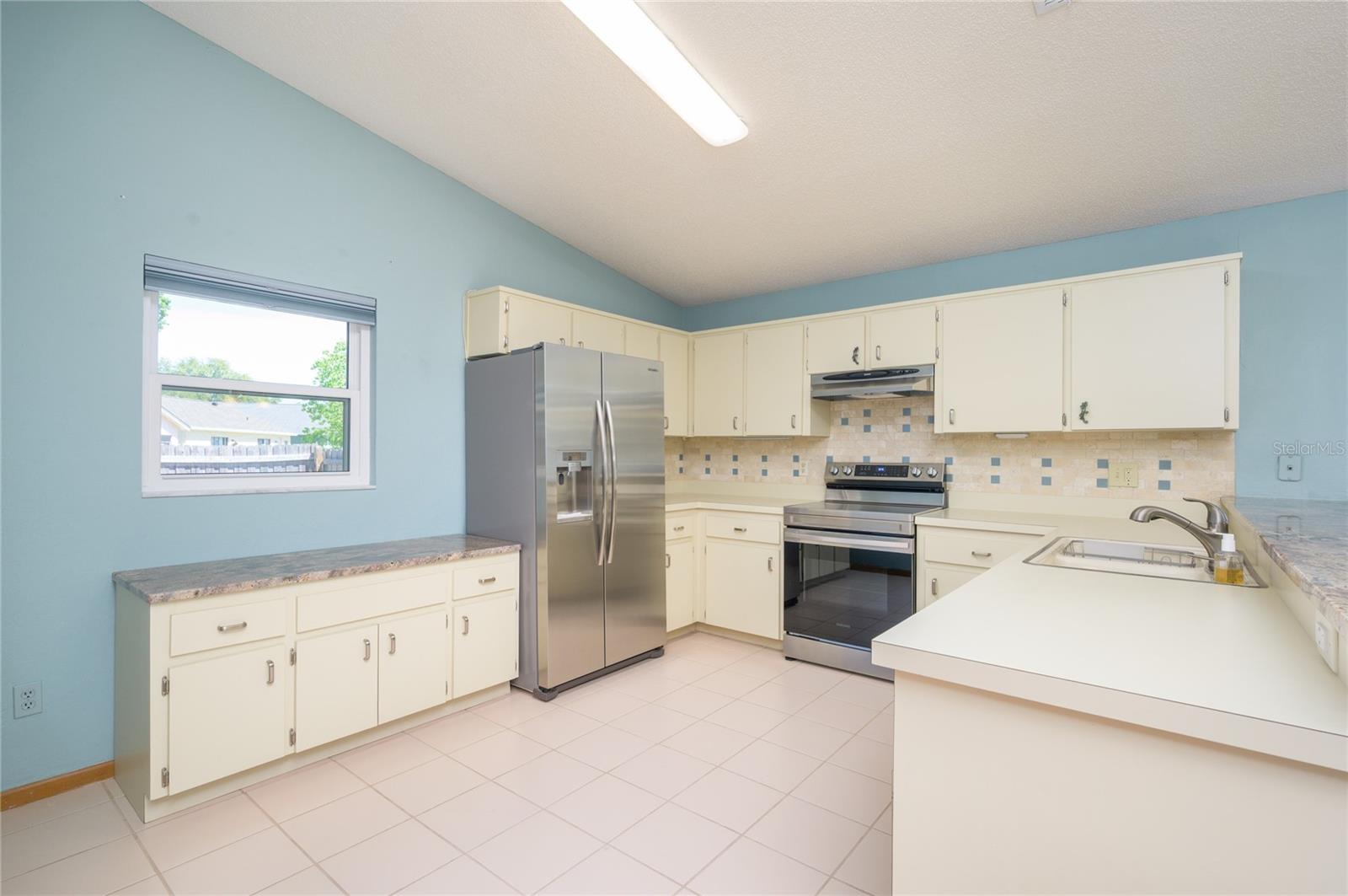 4216 CRICKET HOLLOW CV