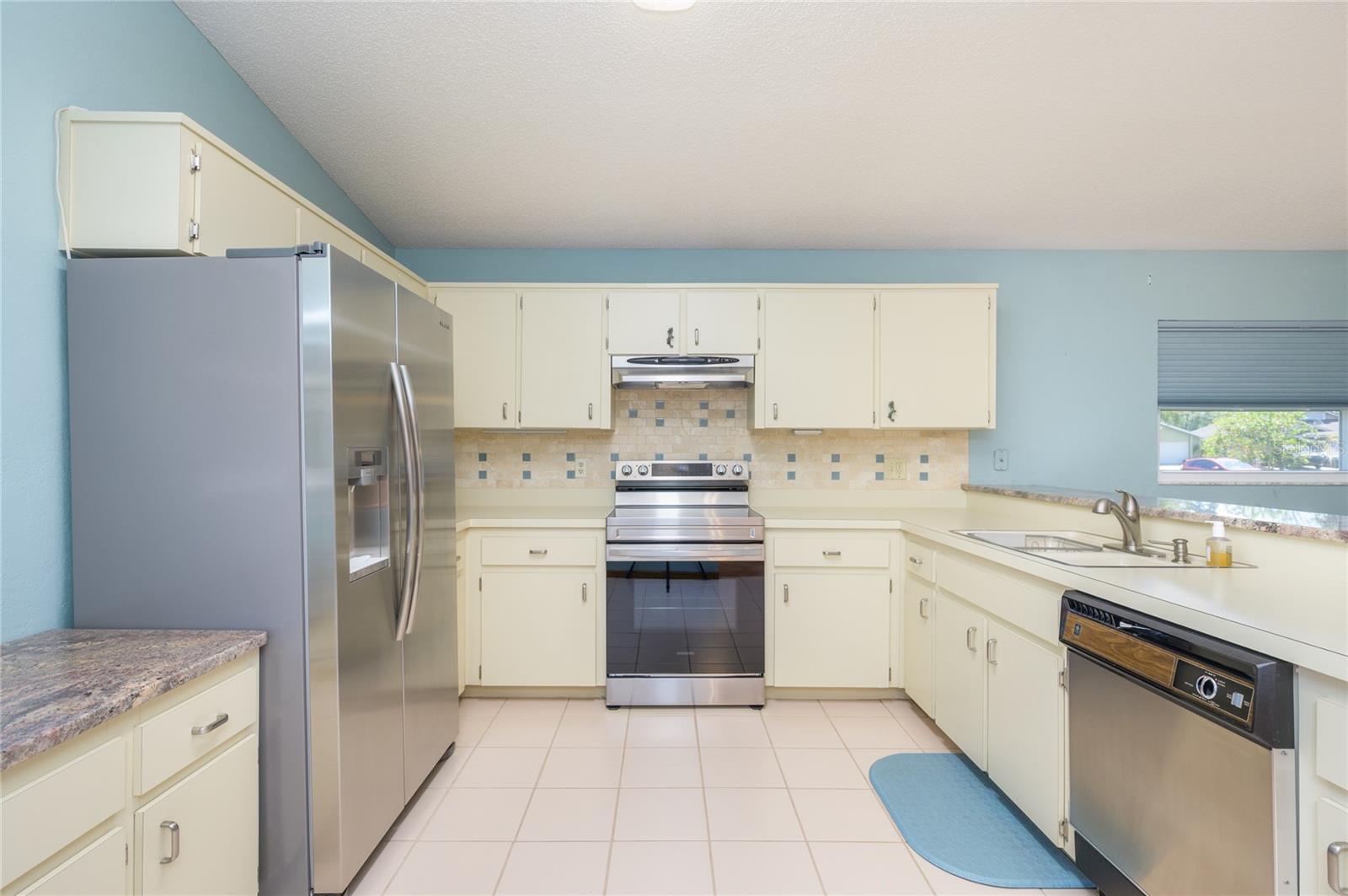 4216 CRICKET HOLLOW CV