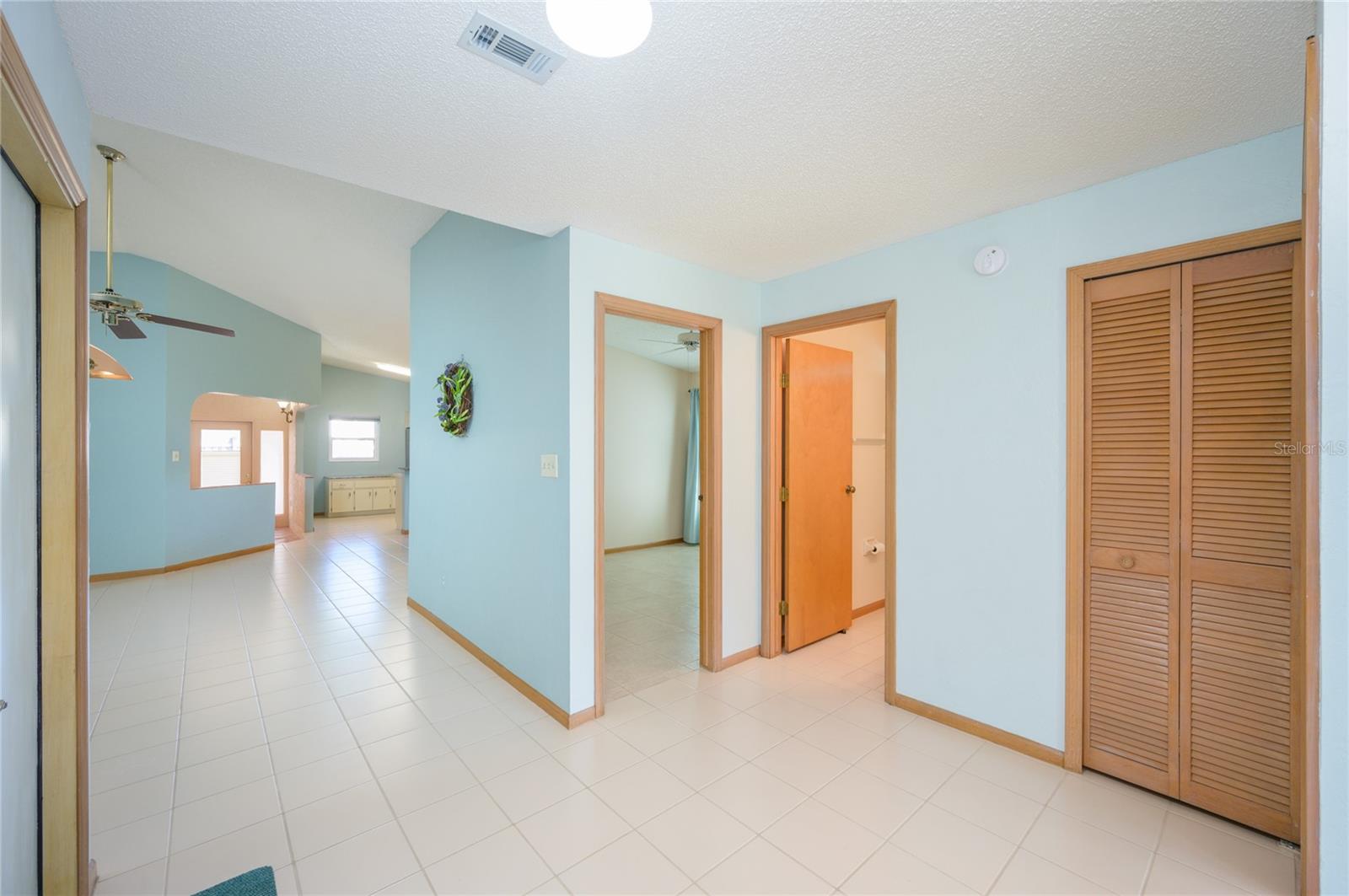 4216 CRICKET HOLLOW CV