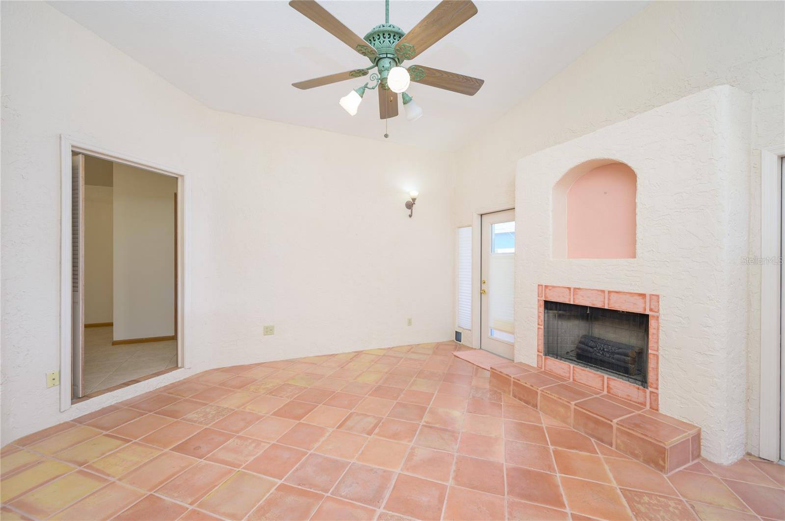 4216 CRICKET HOLLOW CV