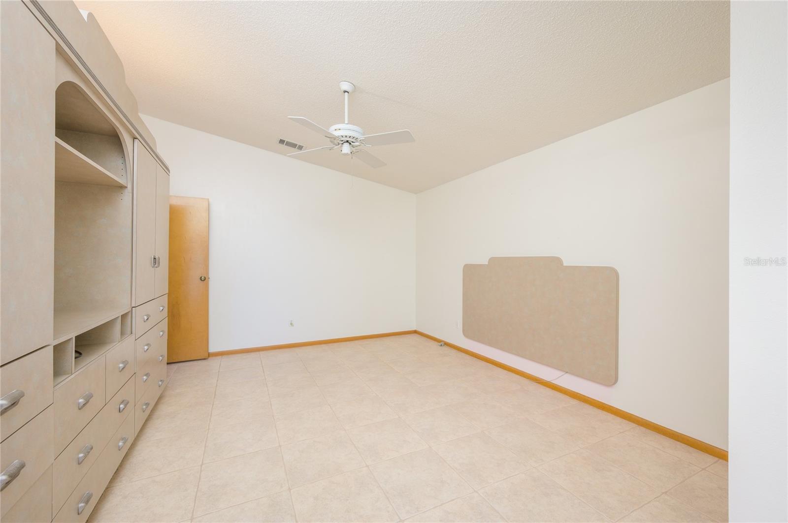 4216 CRICKET HOLLOW CV