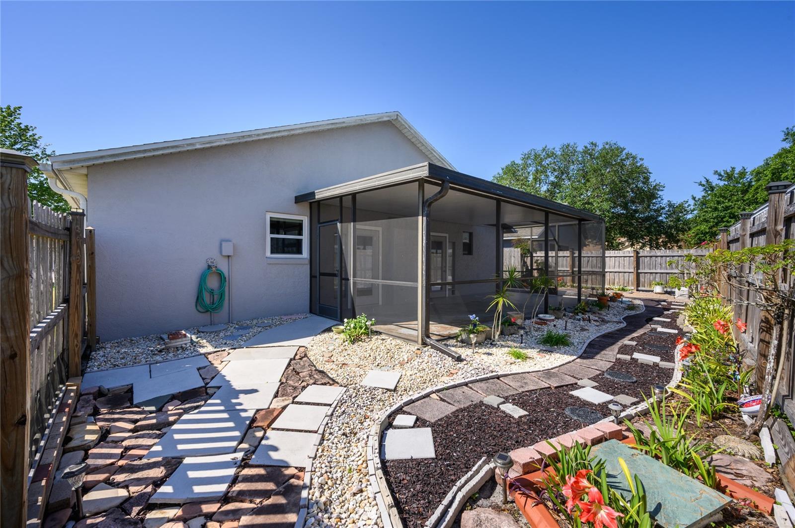 4216 CRICKET HOLLOW CV