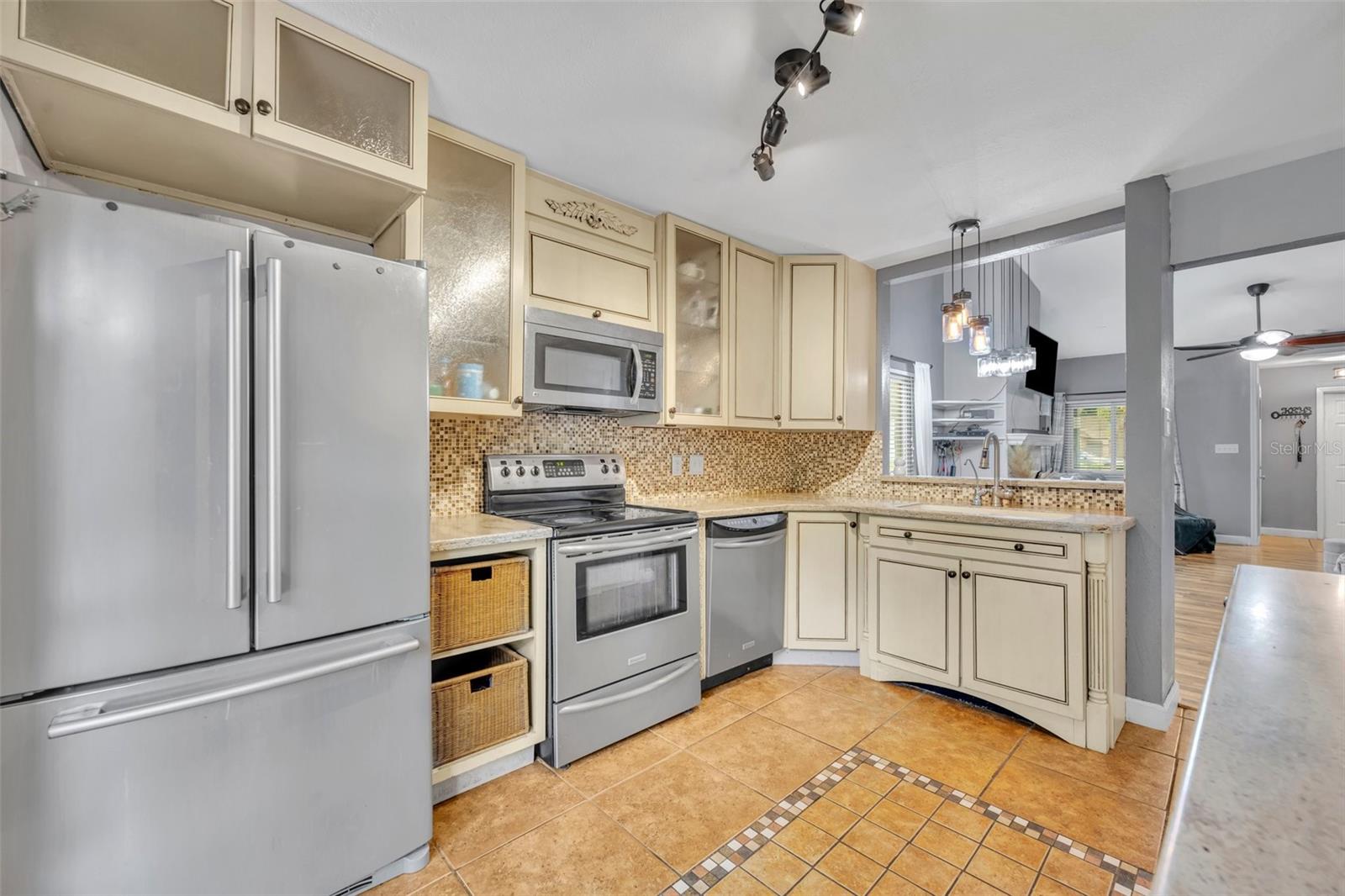 7252 HARBOR HEIGHTS CIR