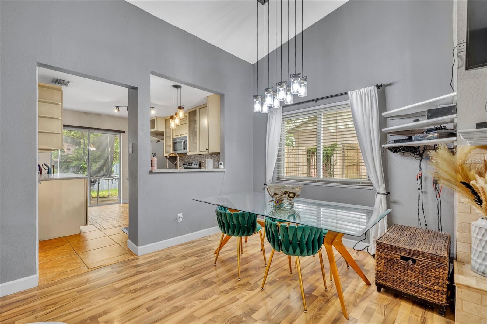 7252 HARBOR HEIGHTS CIR