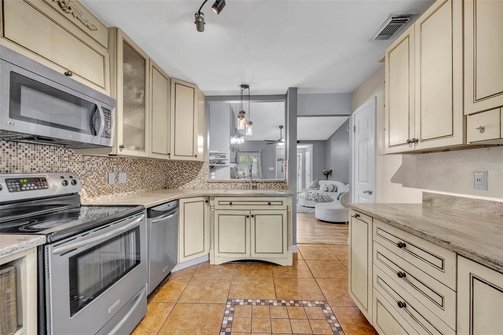 7252 HARBOR HEIGHTS CIR