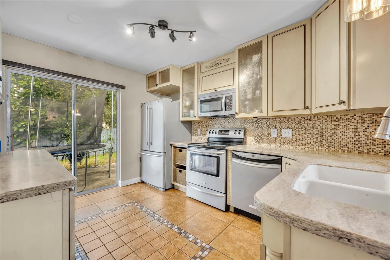 7252 HARBOR HEIGHTS CIR