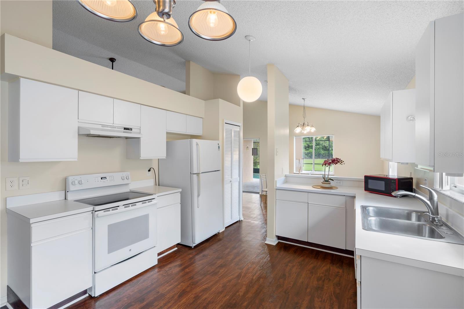 2553 MONTEGO BAY BLVD