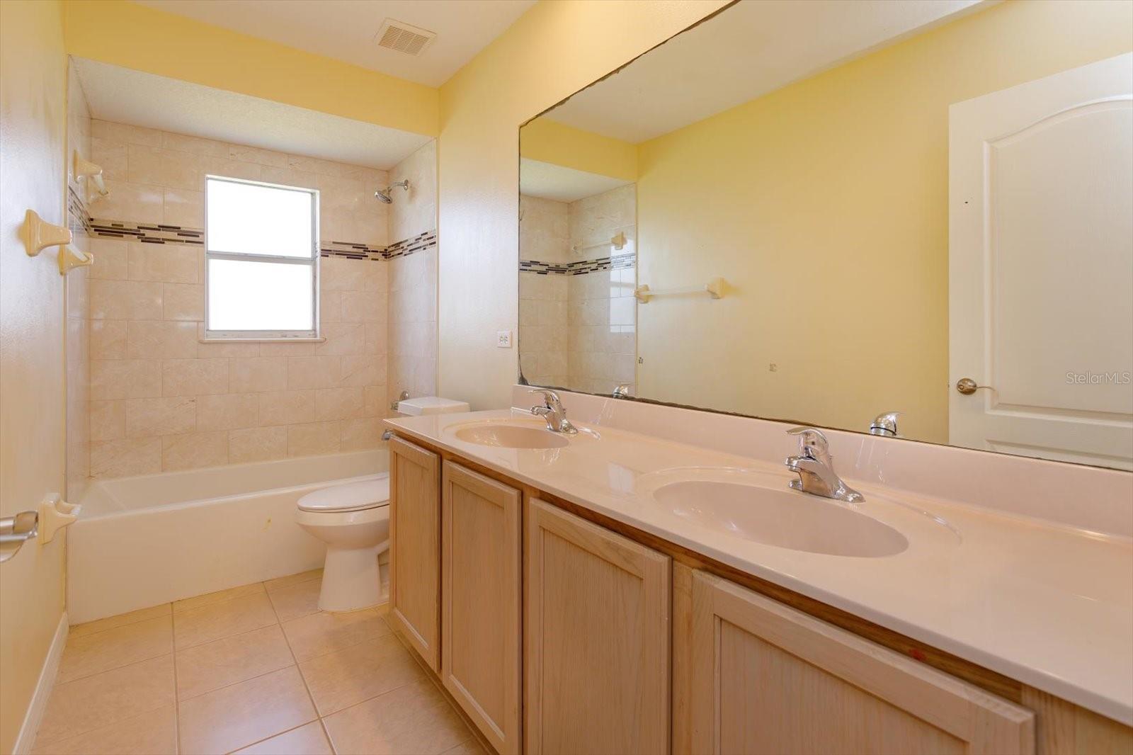 18172 THORNHILL GRAND CIR