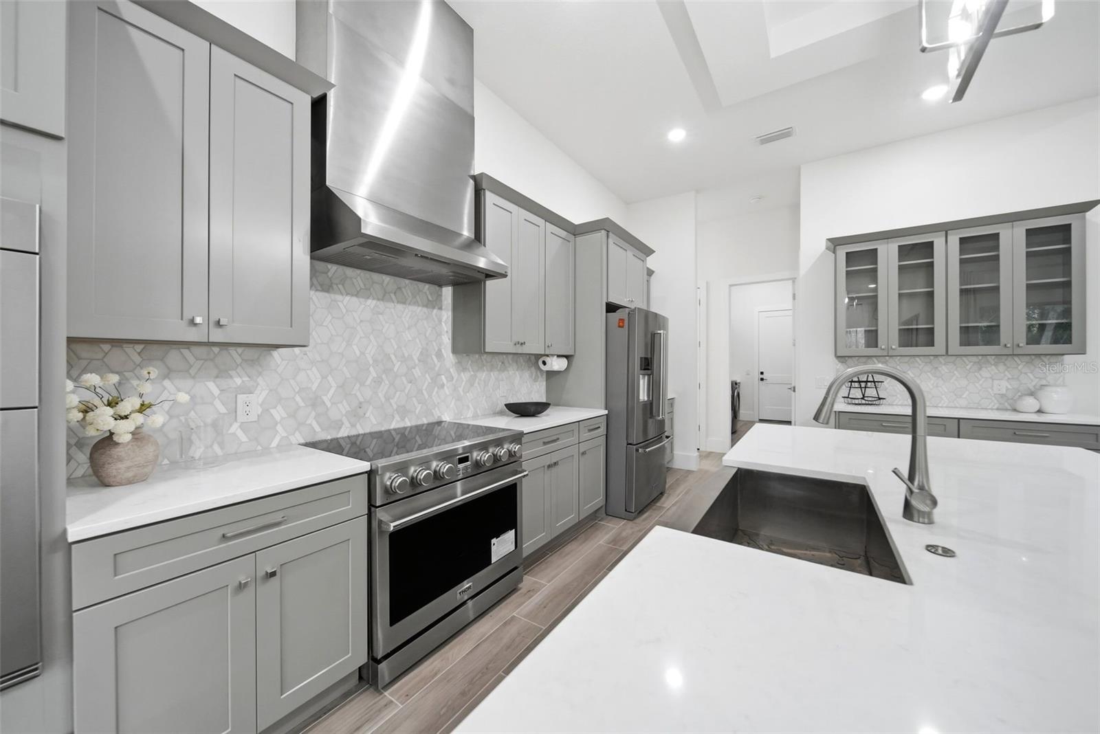 555 SANCTUARY GOLF PL