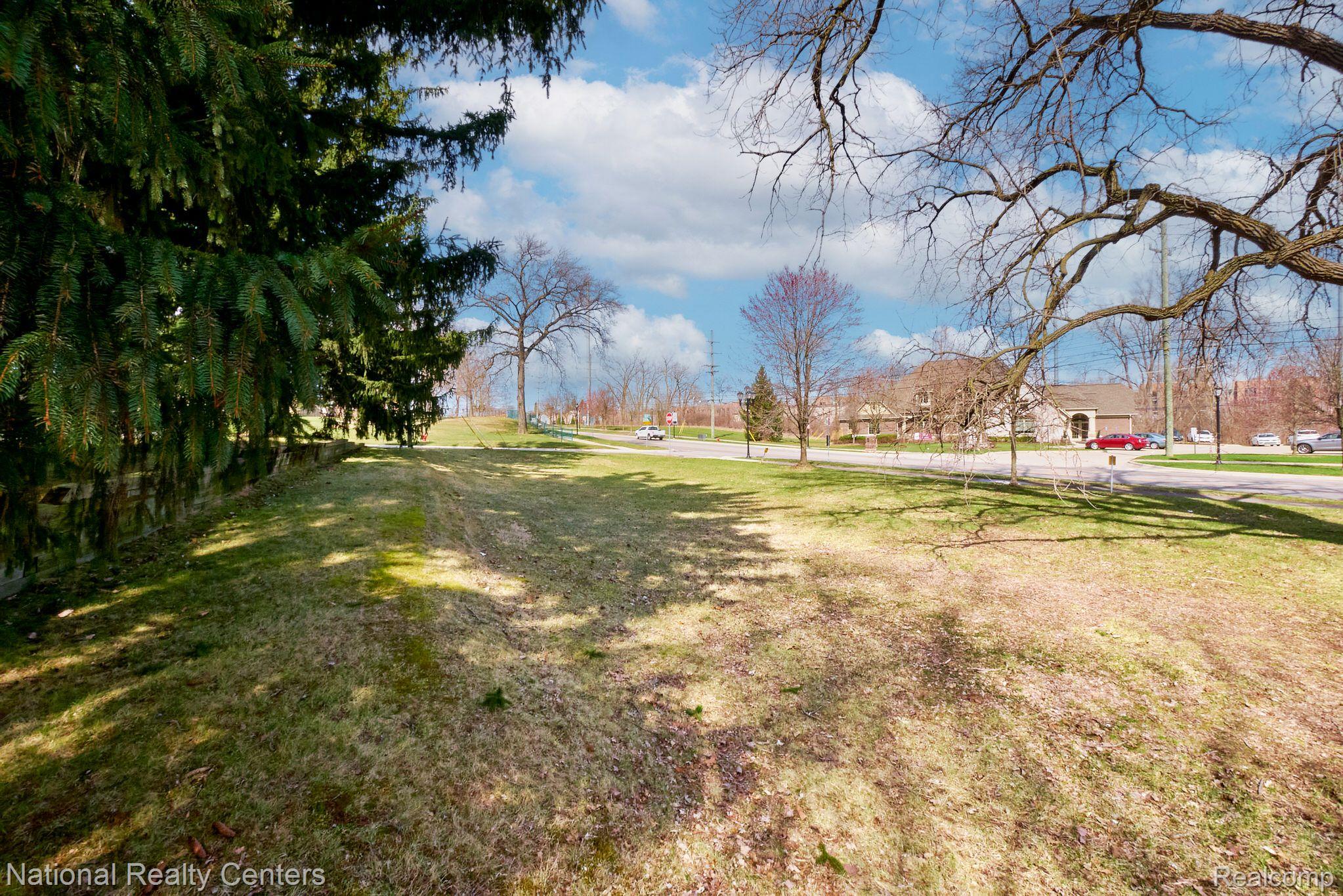 25 OAKMONT