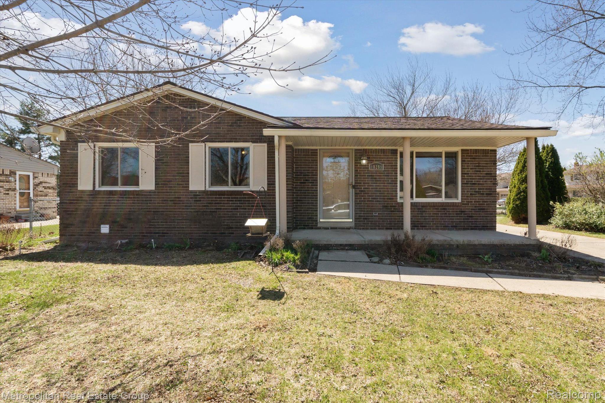 18289 N OAK DR