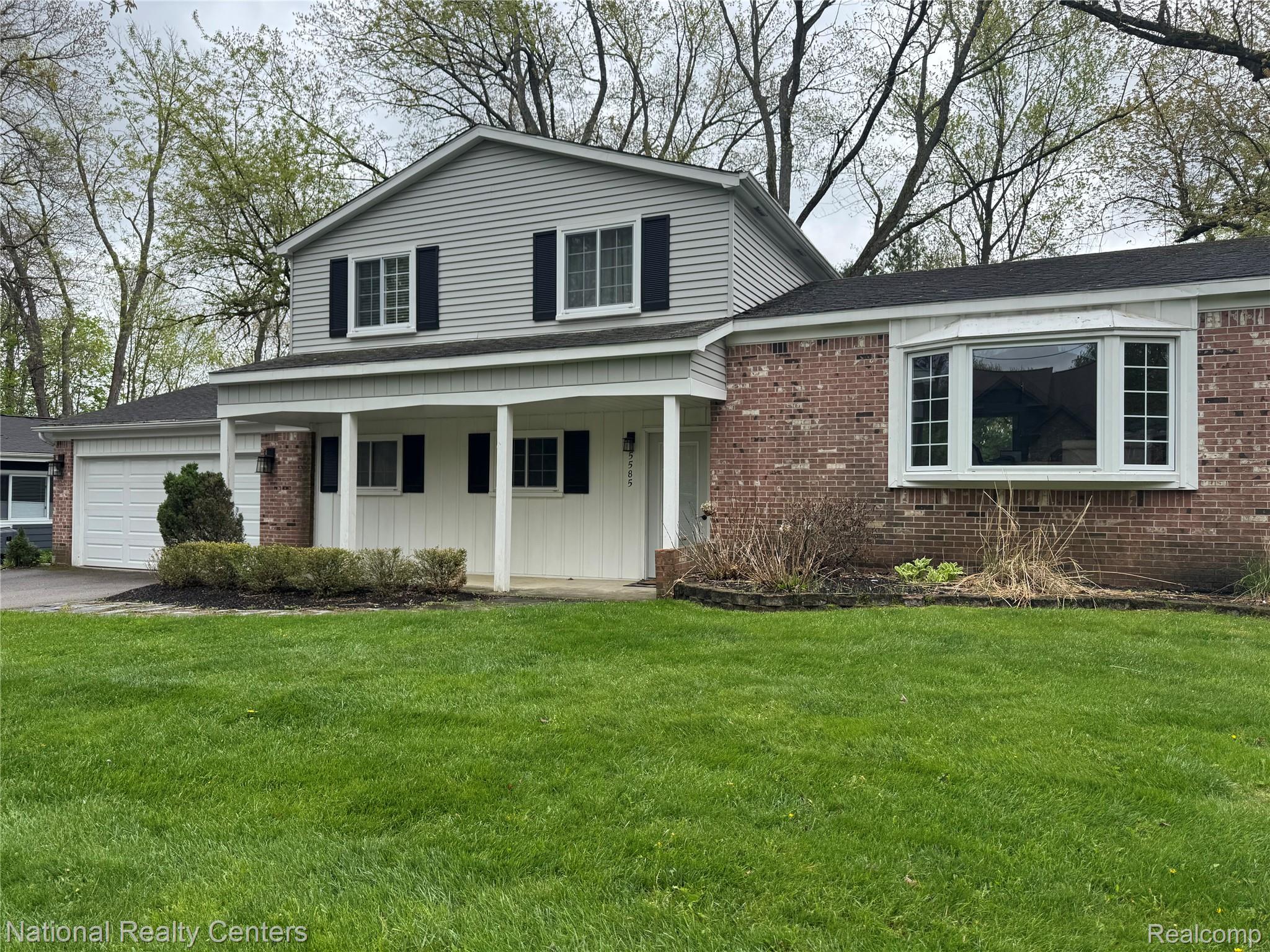 5585 Birdview Heights