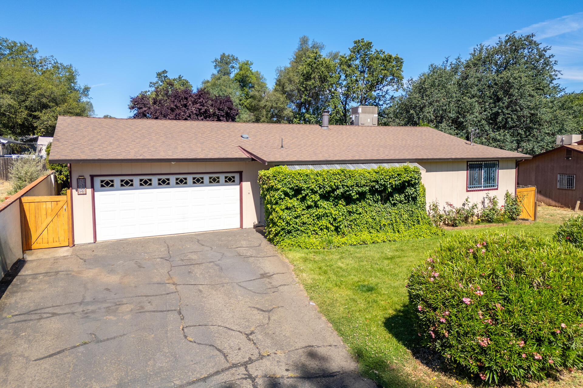 1324 Grand River Avenue
