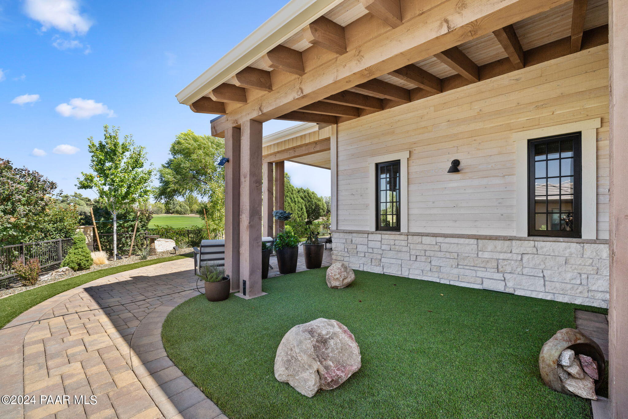 15425 N Badlands Circle