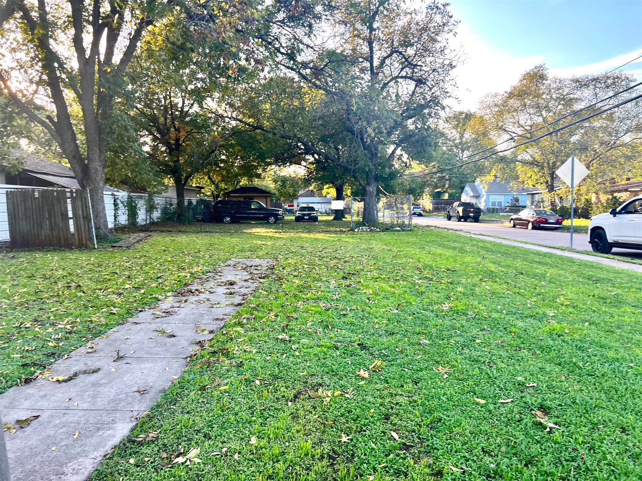 319 N Ravinia Drive