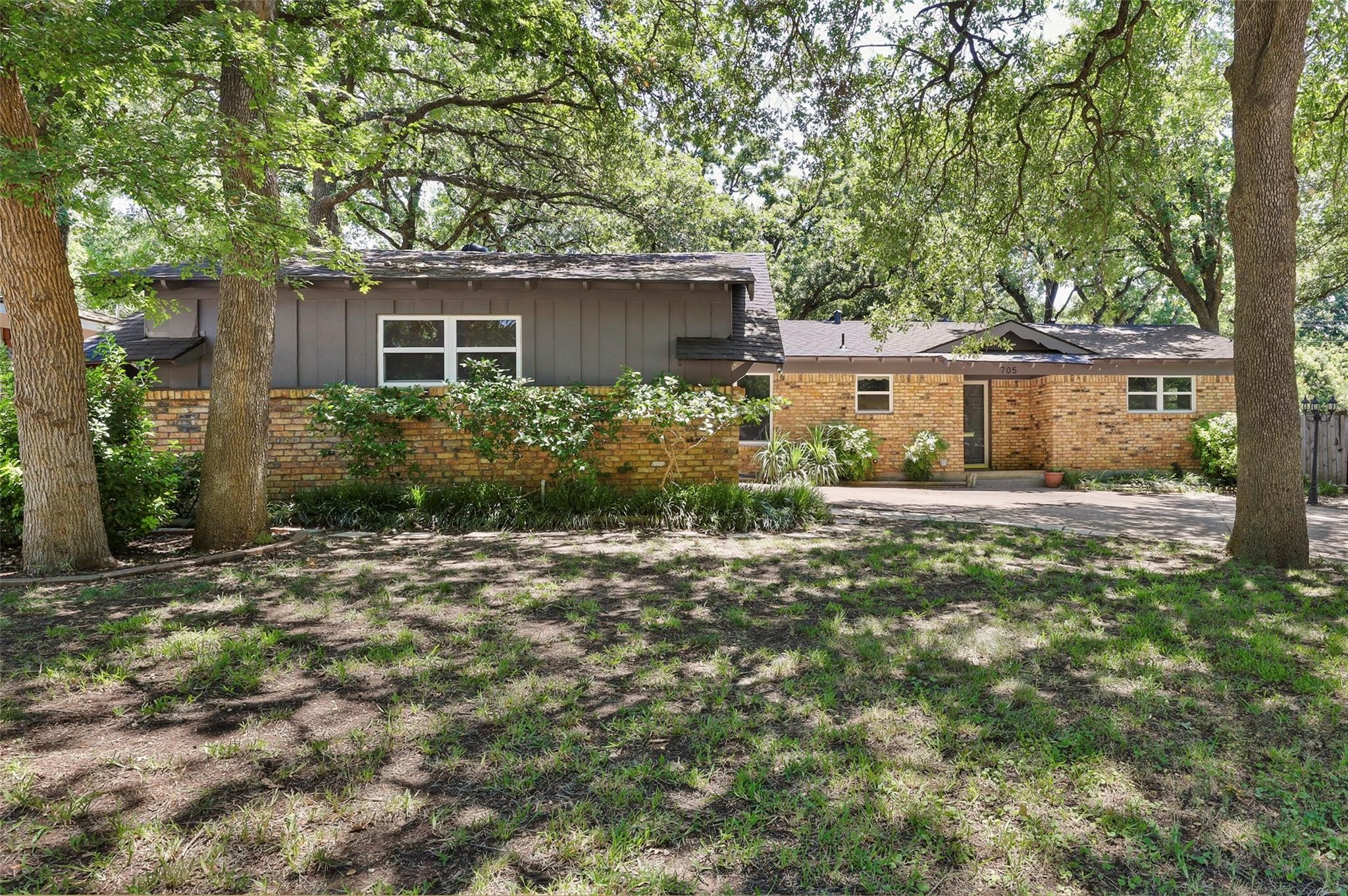 705 Oakwood Drive