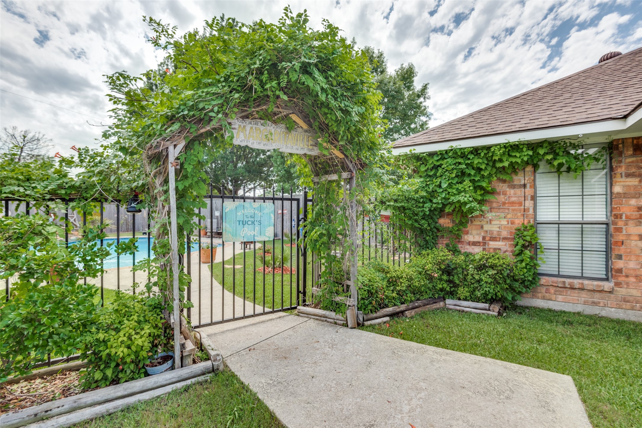 316 Clay Lane