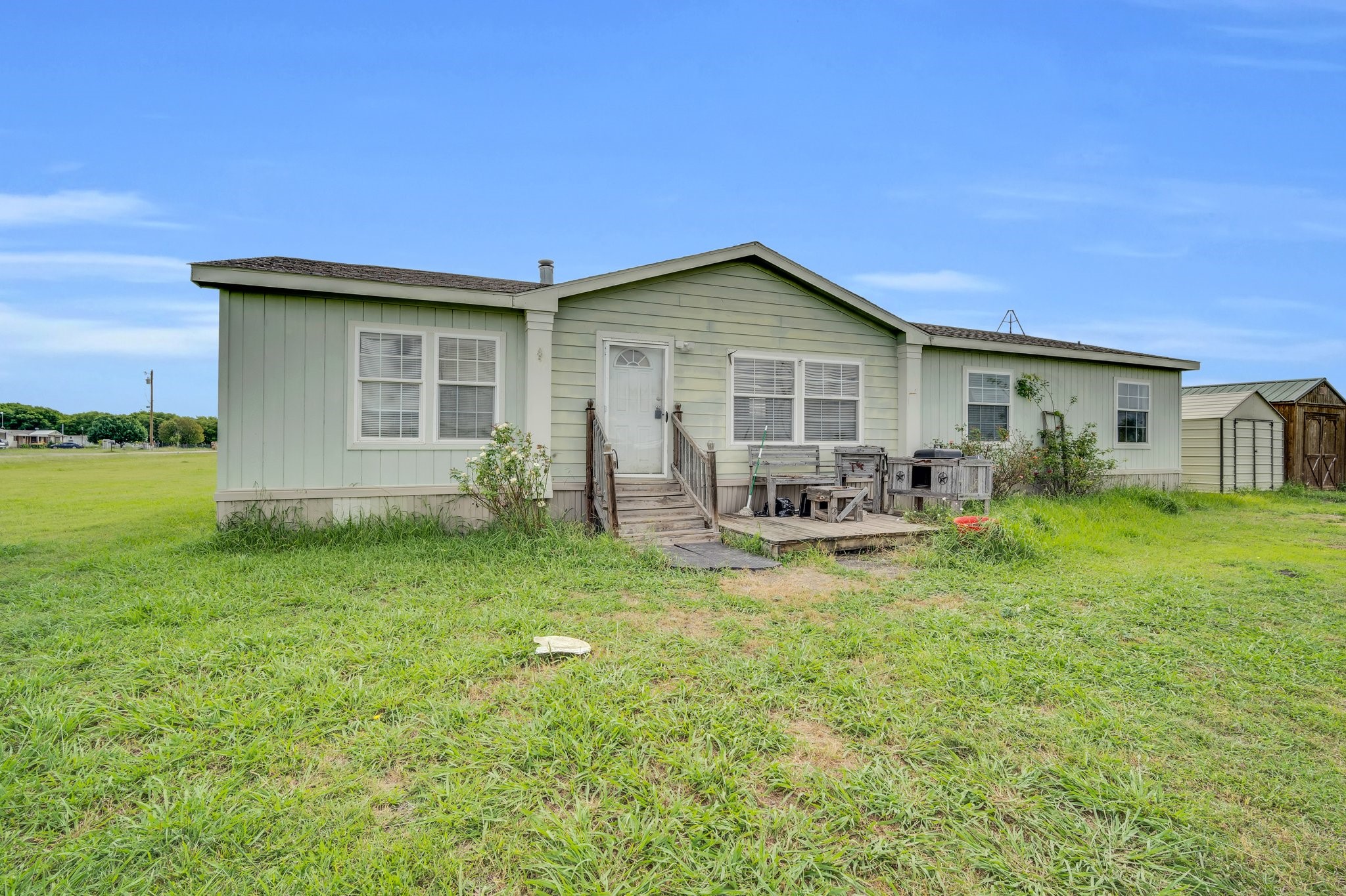 11016 S FM 157