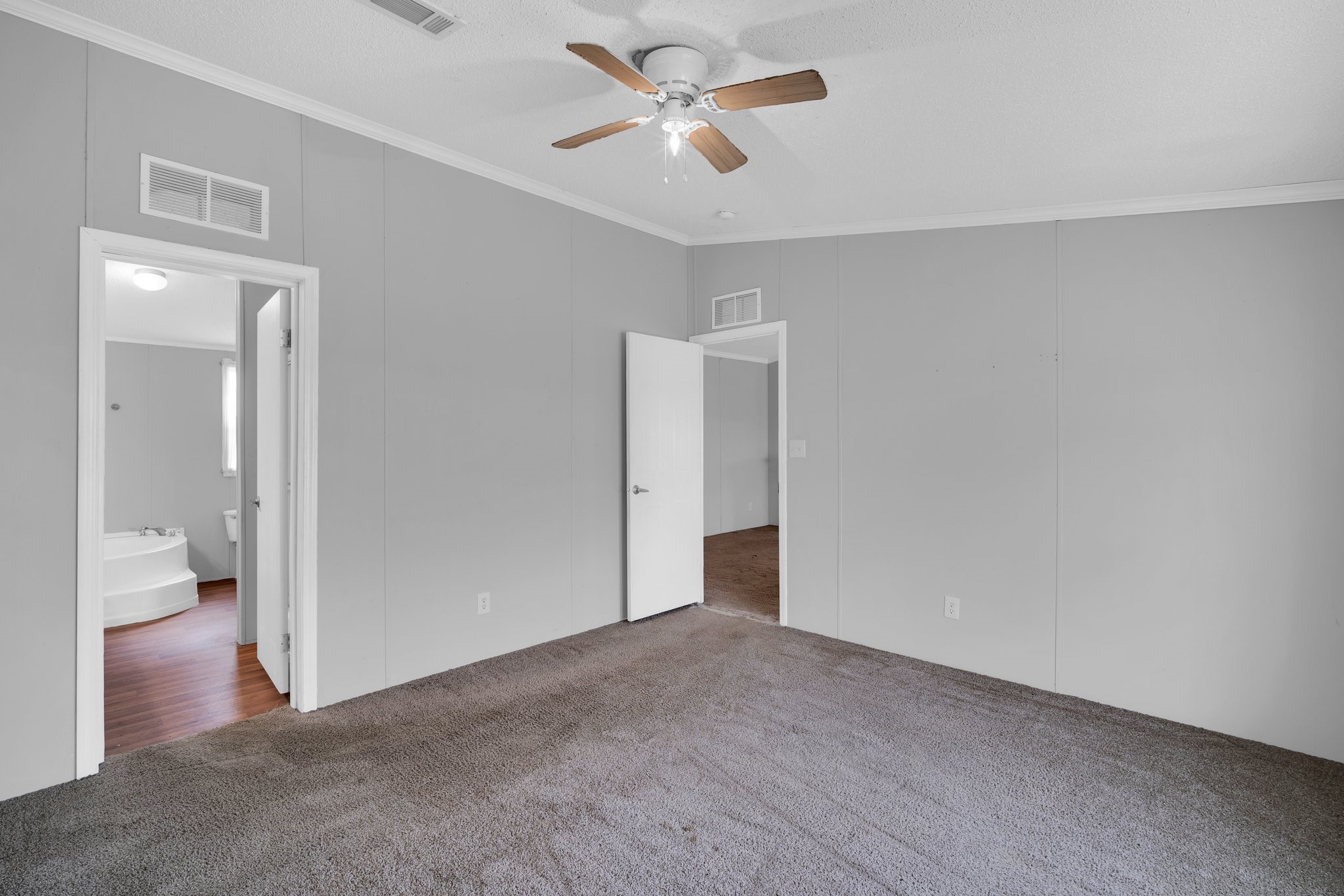 11016 S FM 157