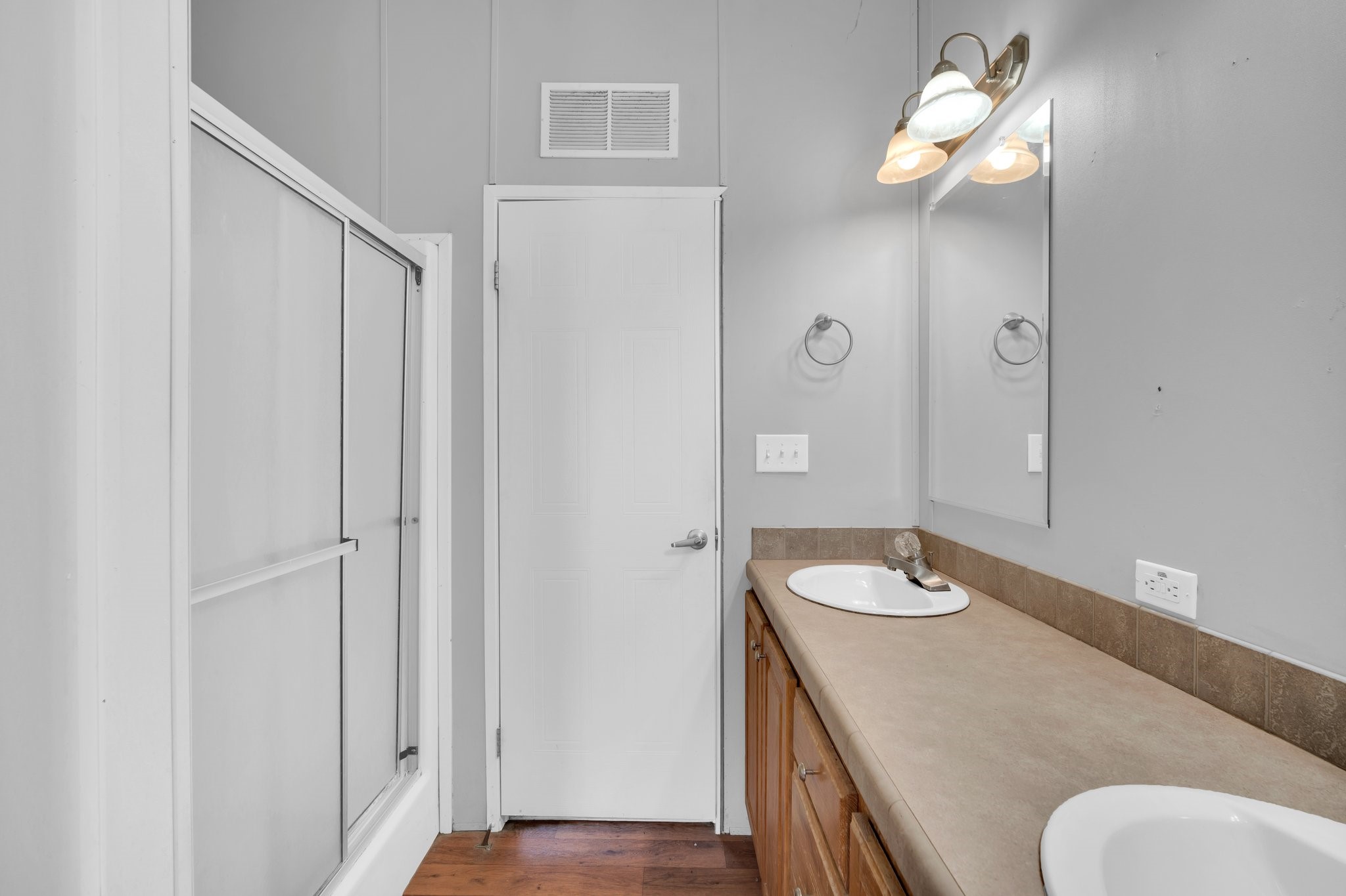 11016 S FM 157