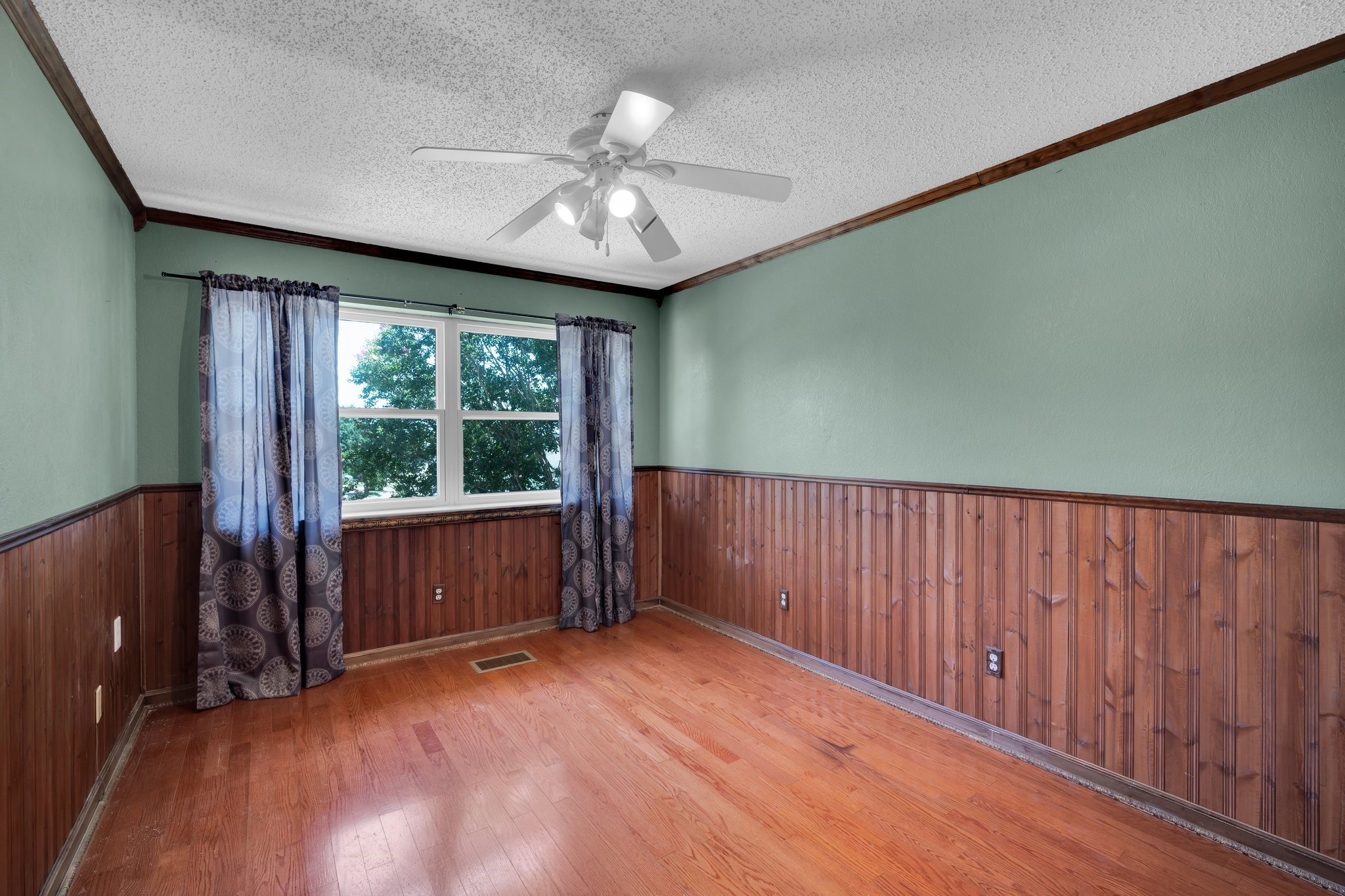 2729 Star Avenue