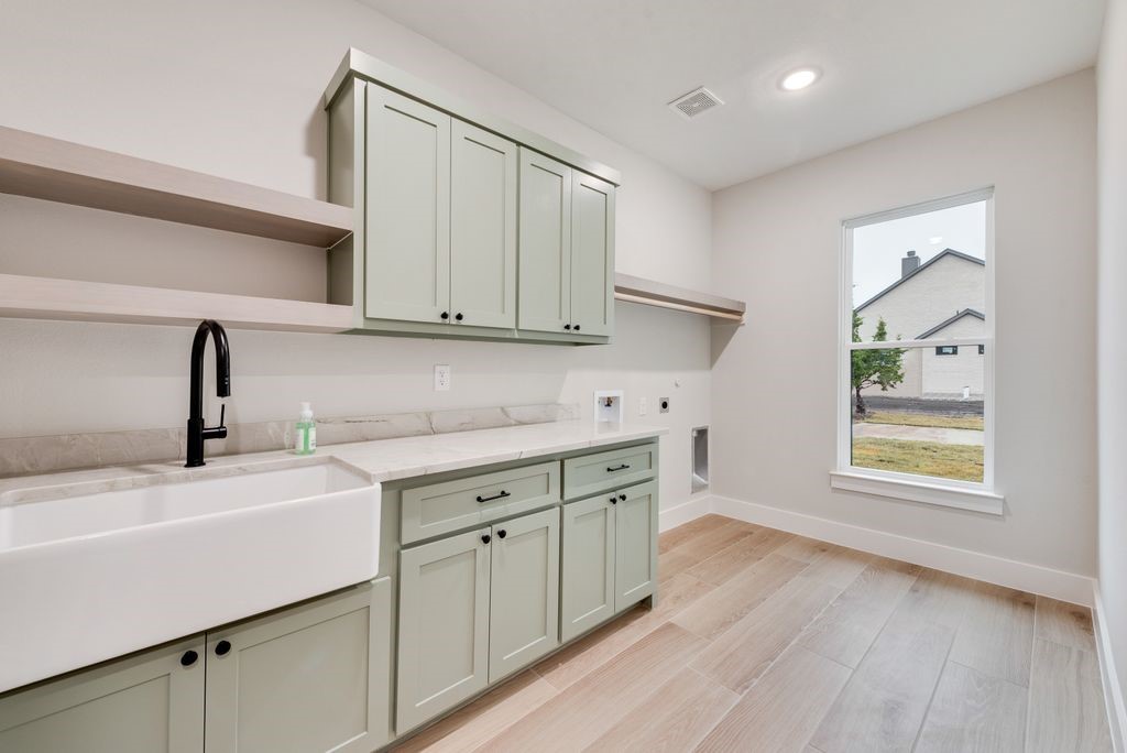 3051 Glen Oaks Drive