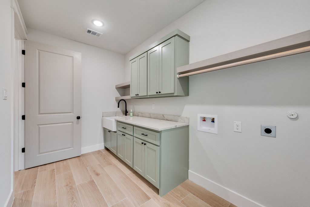 3051 Glen Oaks Drive