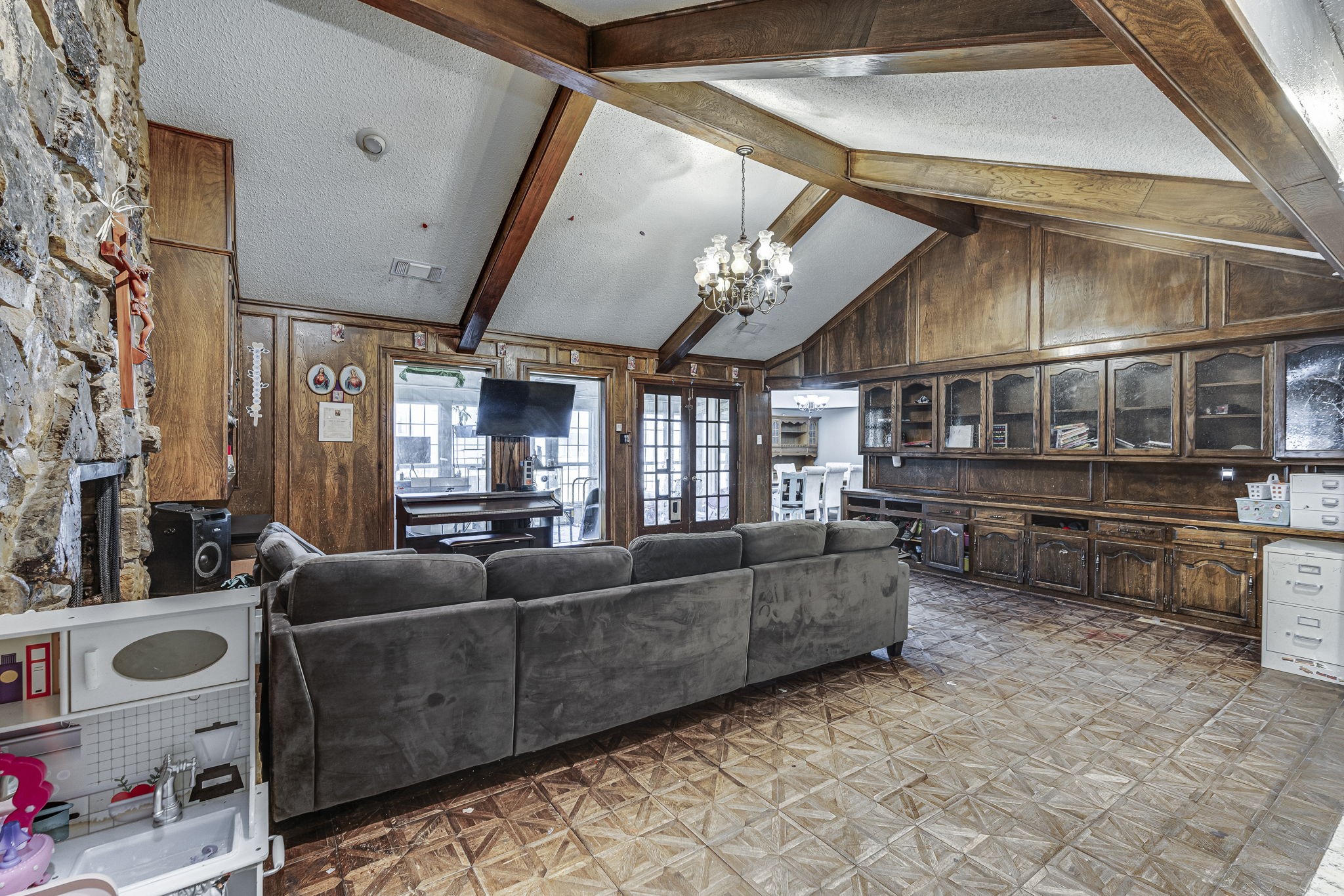 140 Cedarcrest Lane