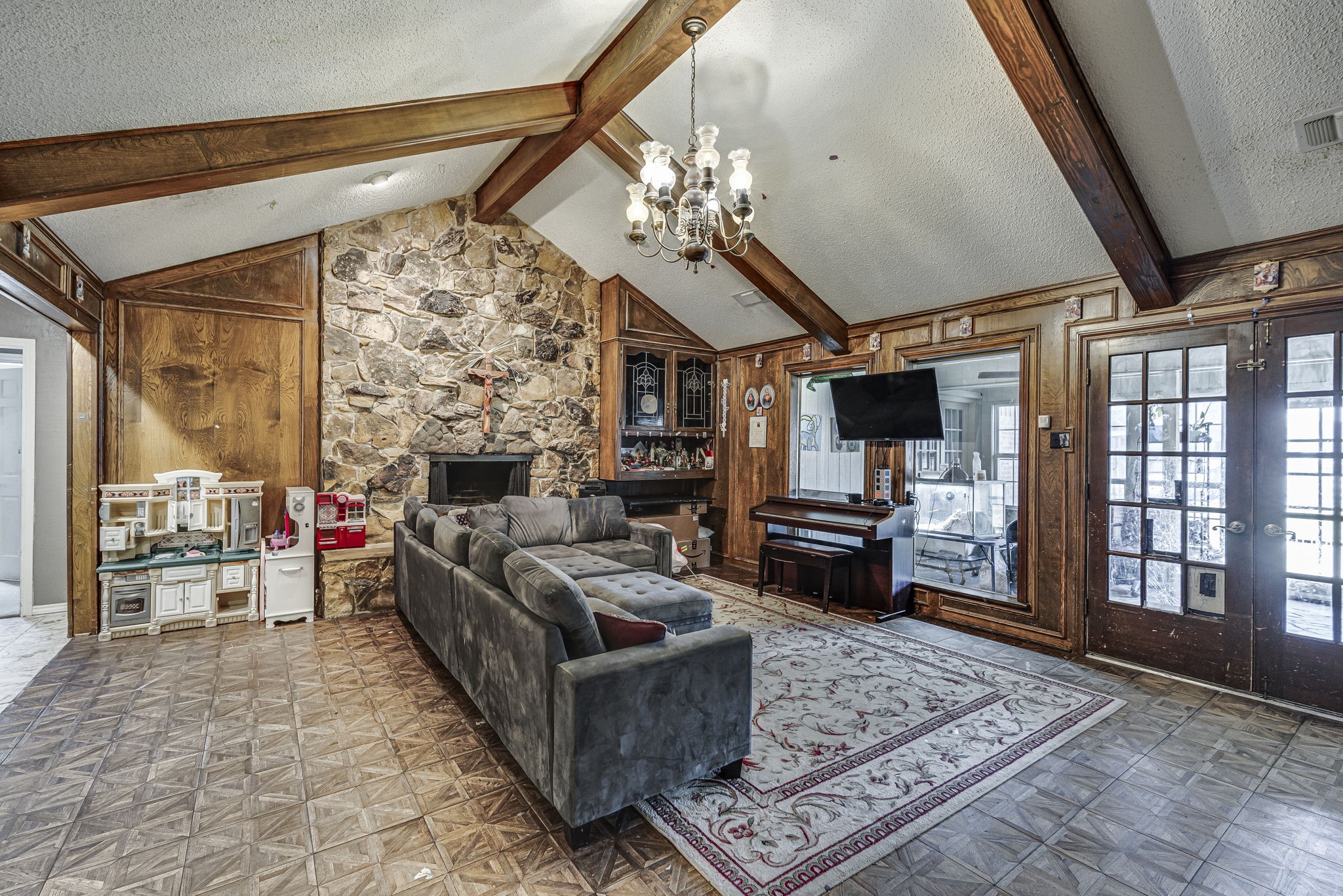 140 Cedarcrest Lane