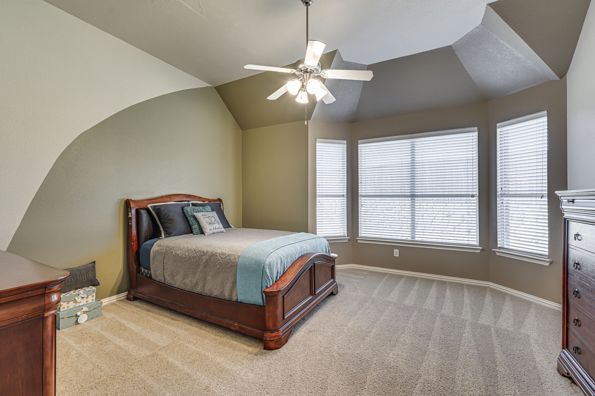 1131 Northlake Drive