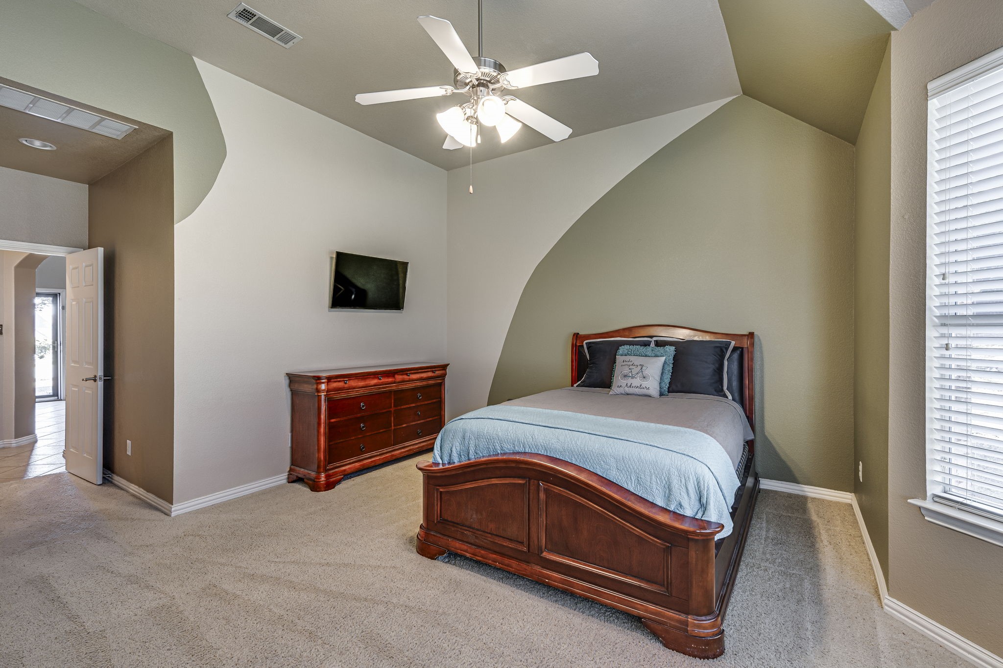 1131 Northlake Drive