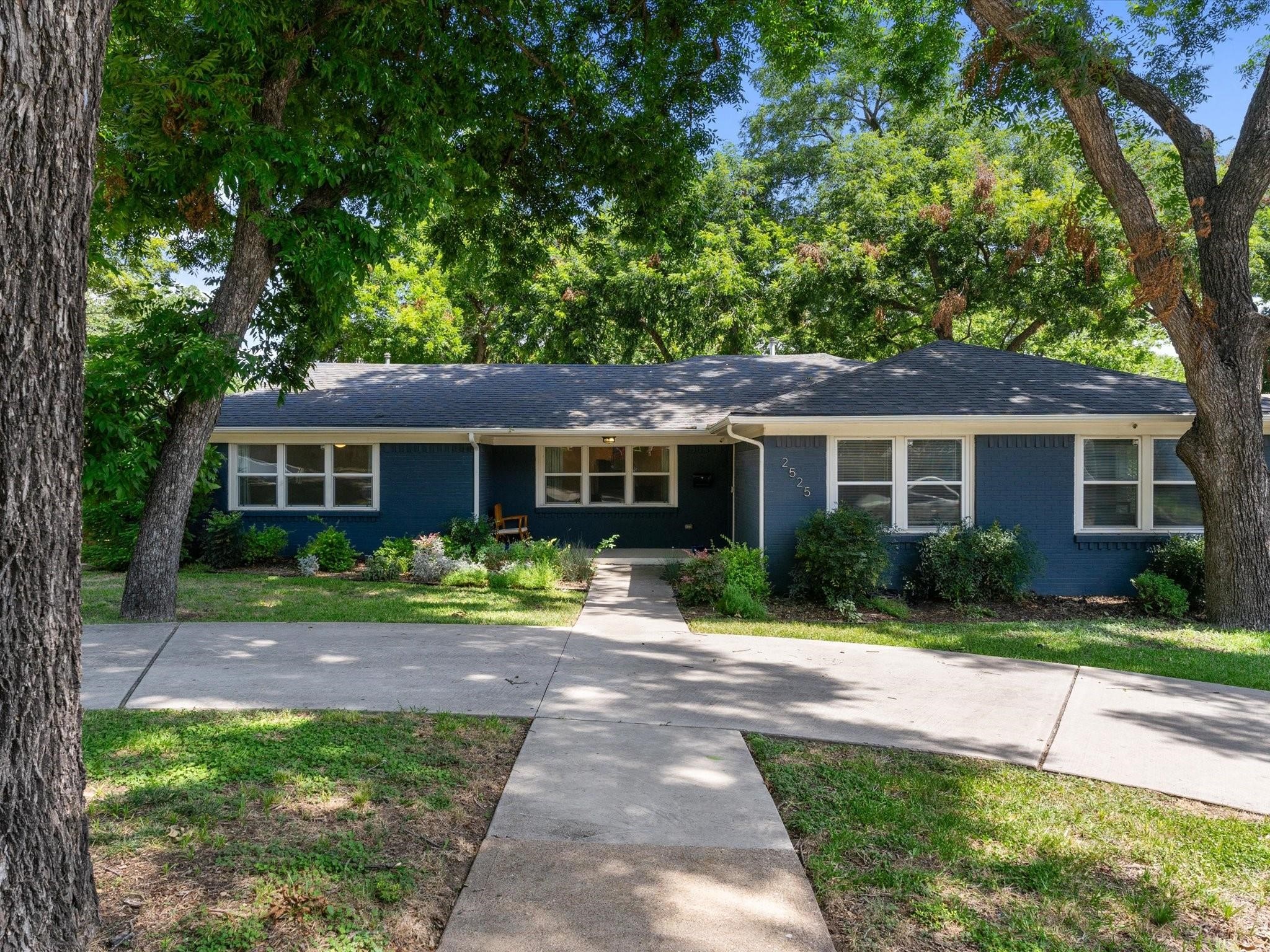 2525 W Kiest Boulevard