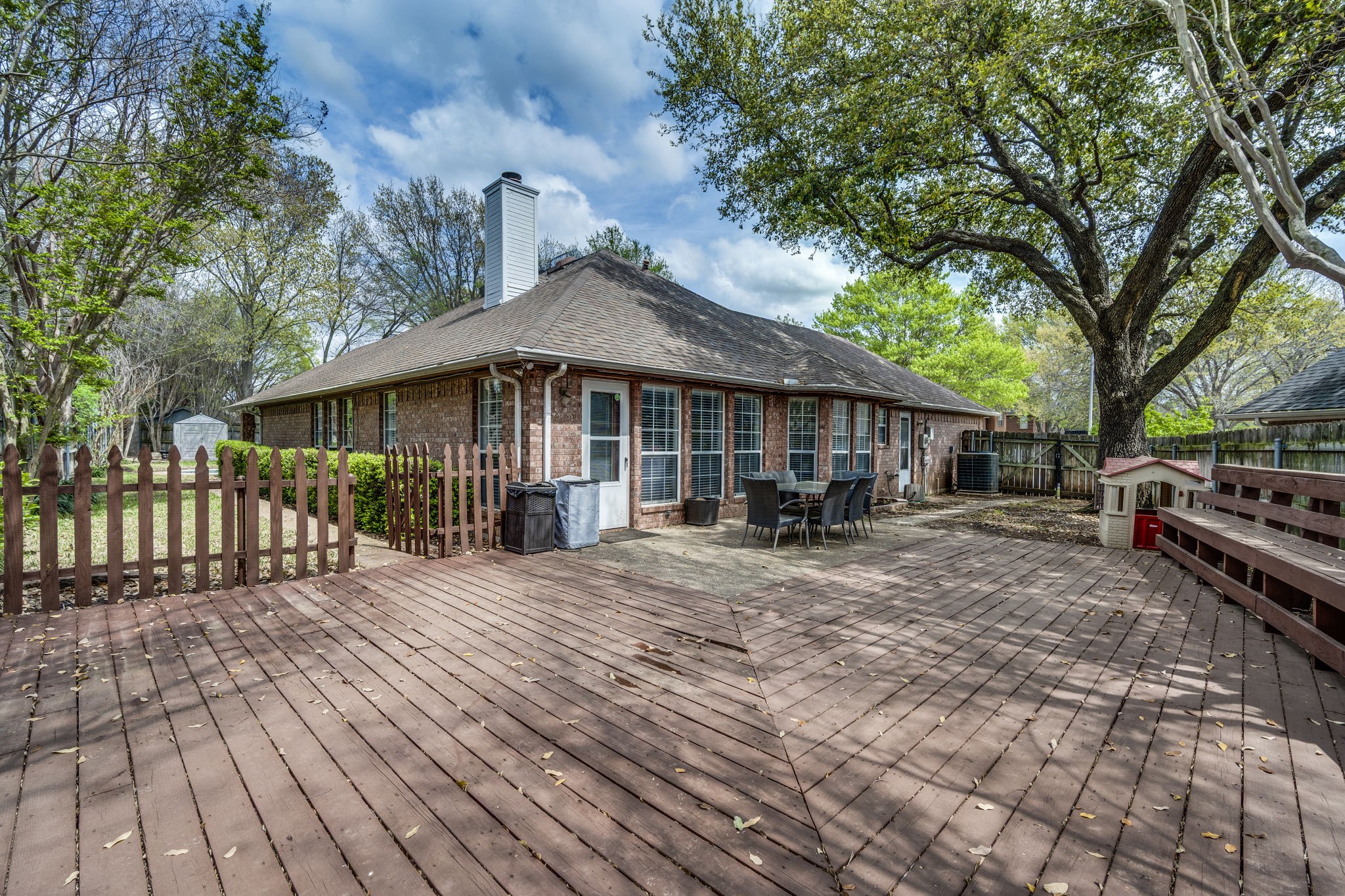 2422 Green Willow Court