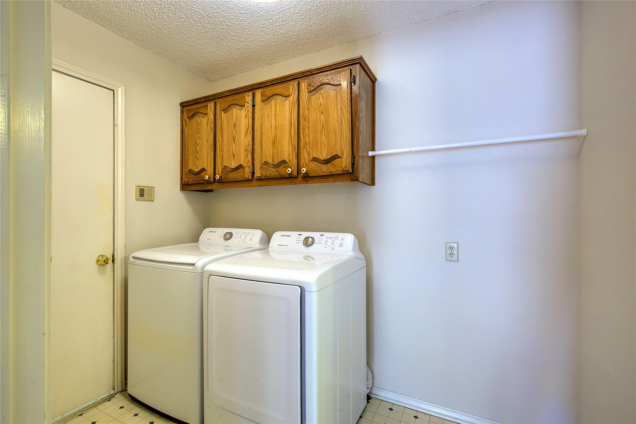 1406 Camelot Lane