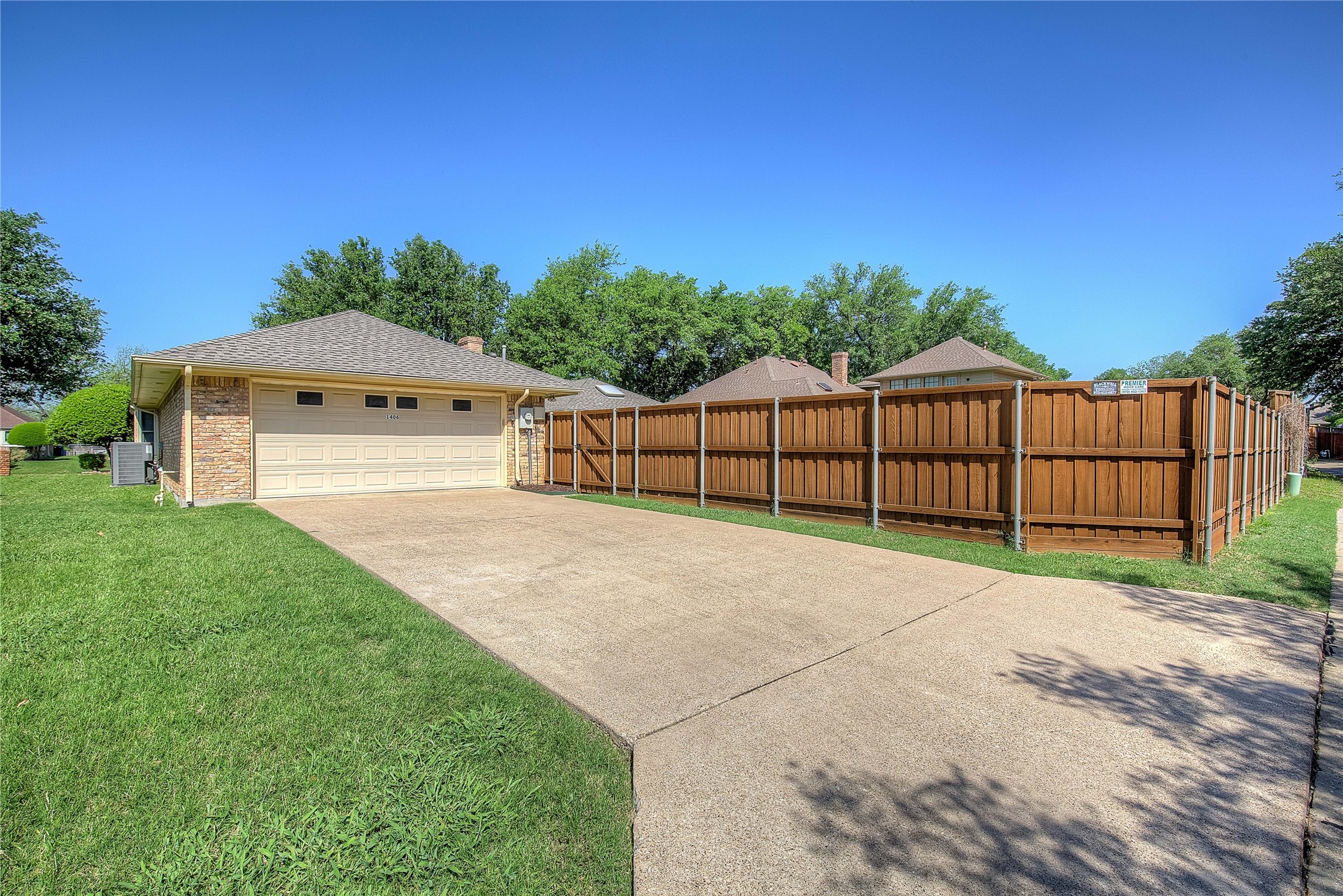 1406 Camelot Lane