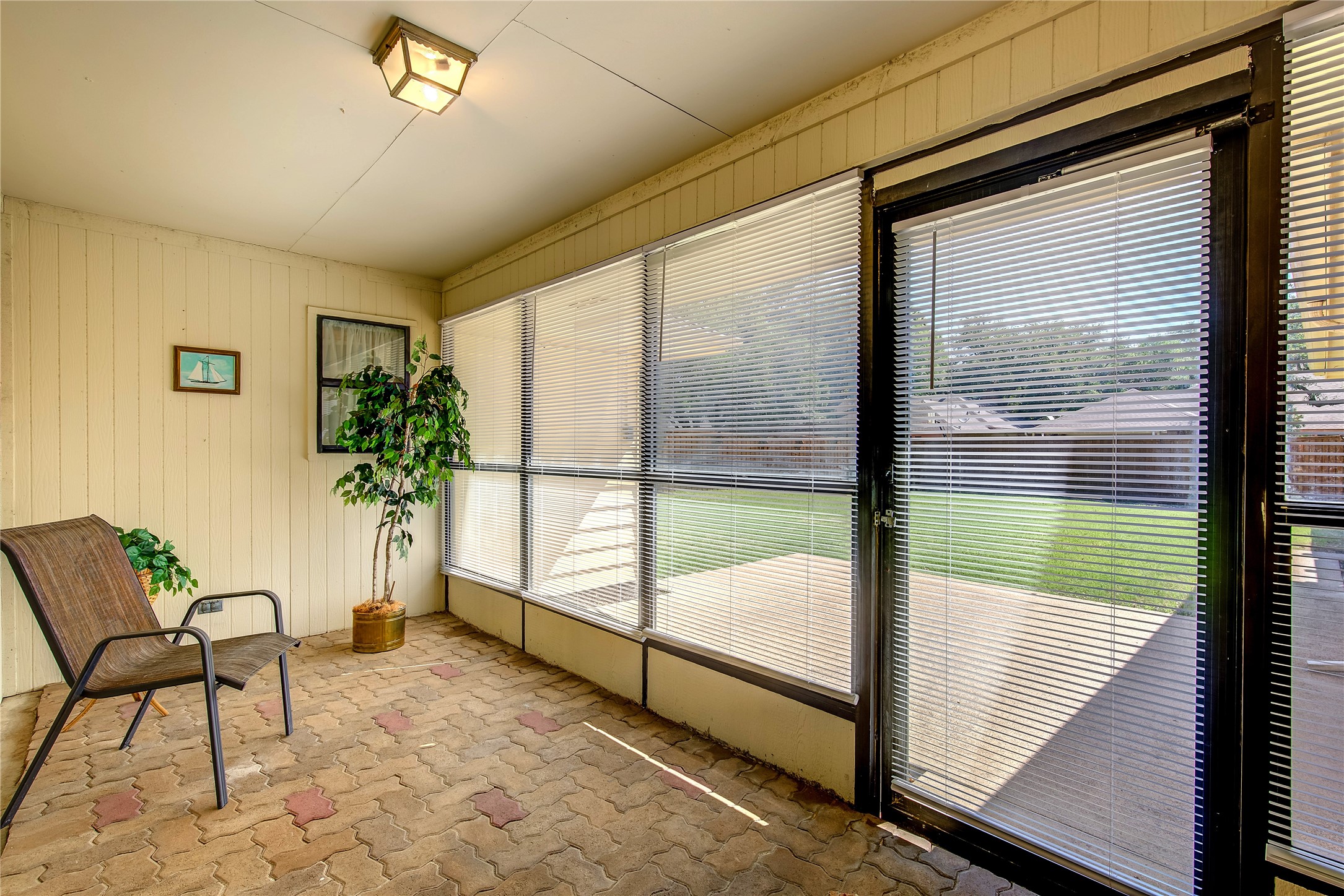 1406 Camelot Lane
