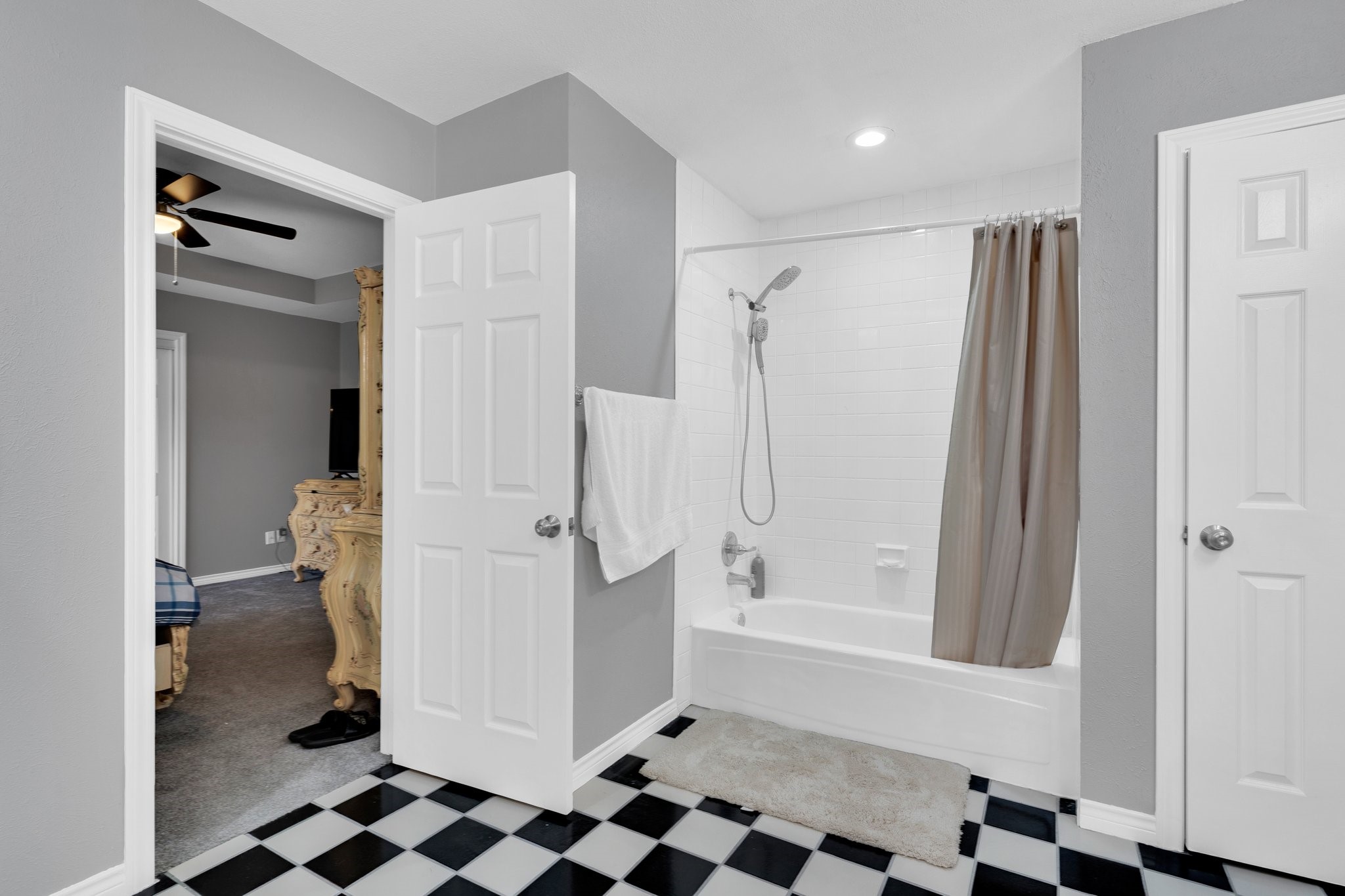 1211 Plateau Drive