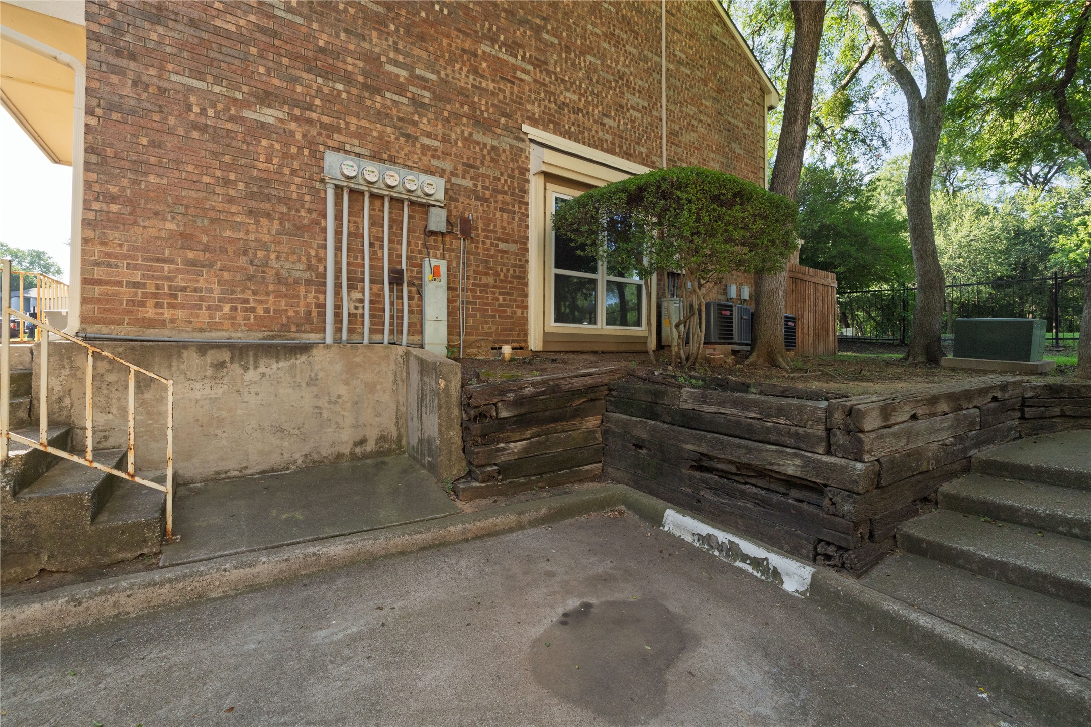 2100 Park Willow Lane D