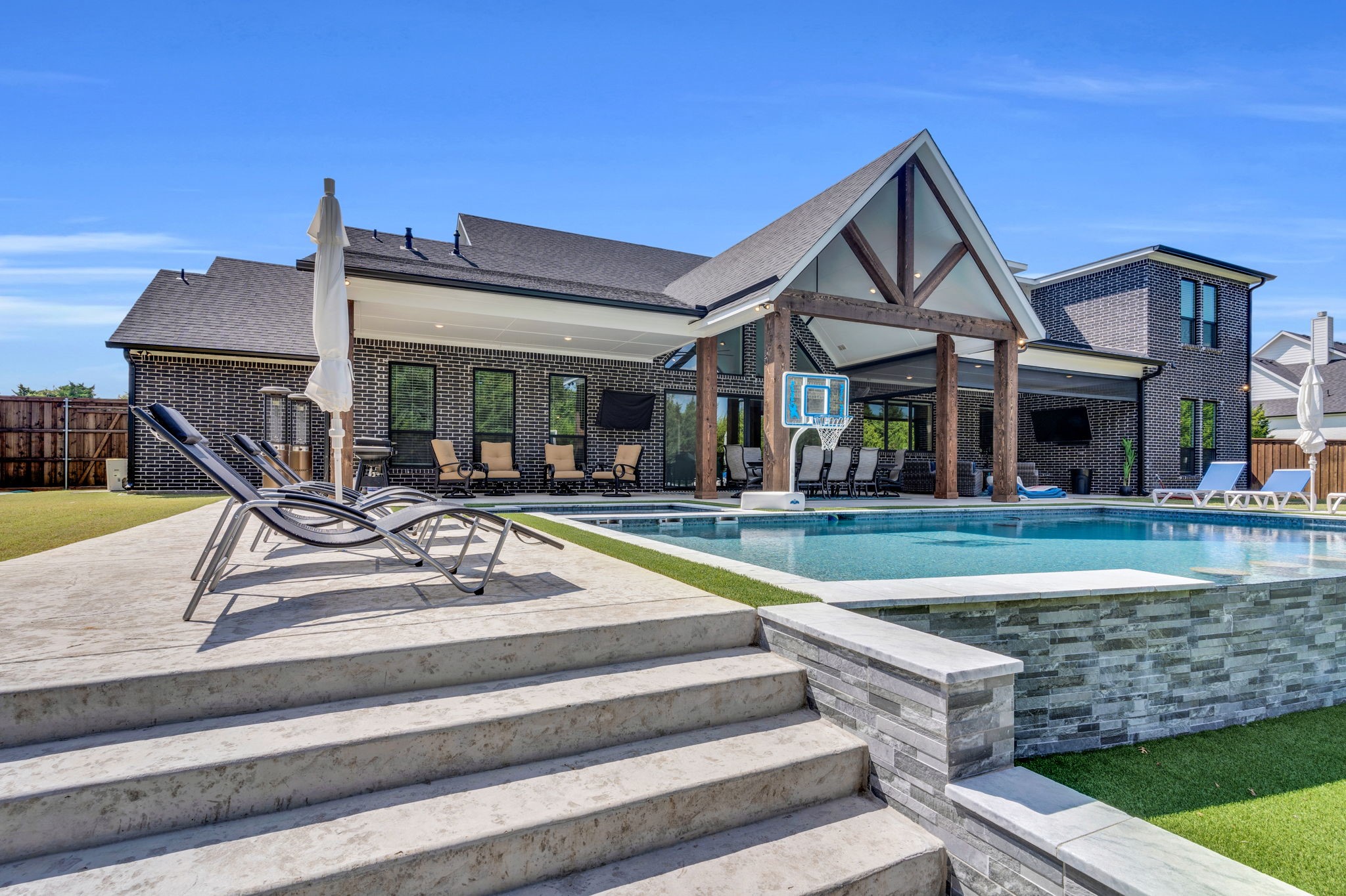 6040 Sierra Court