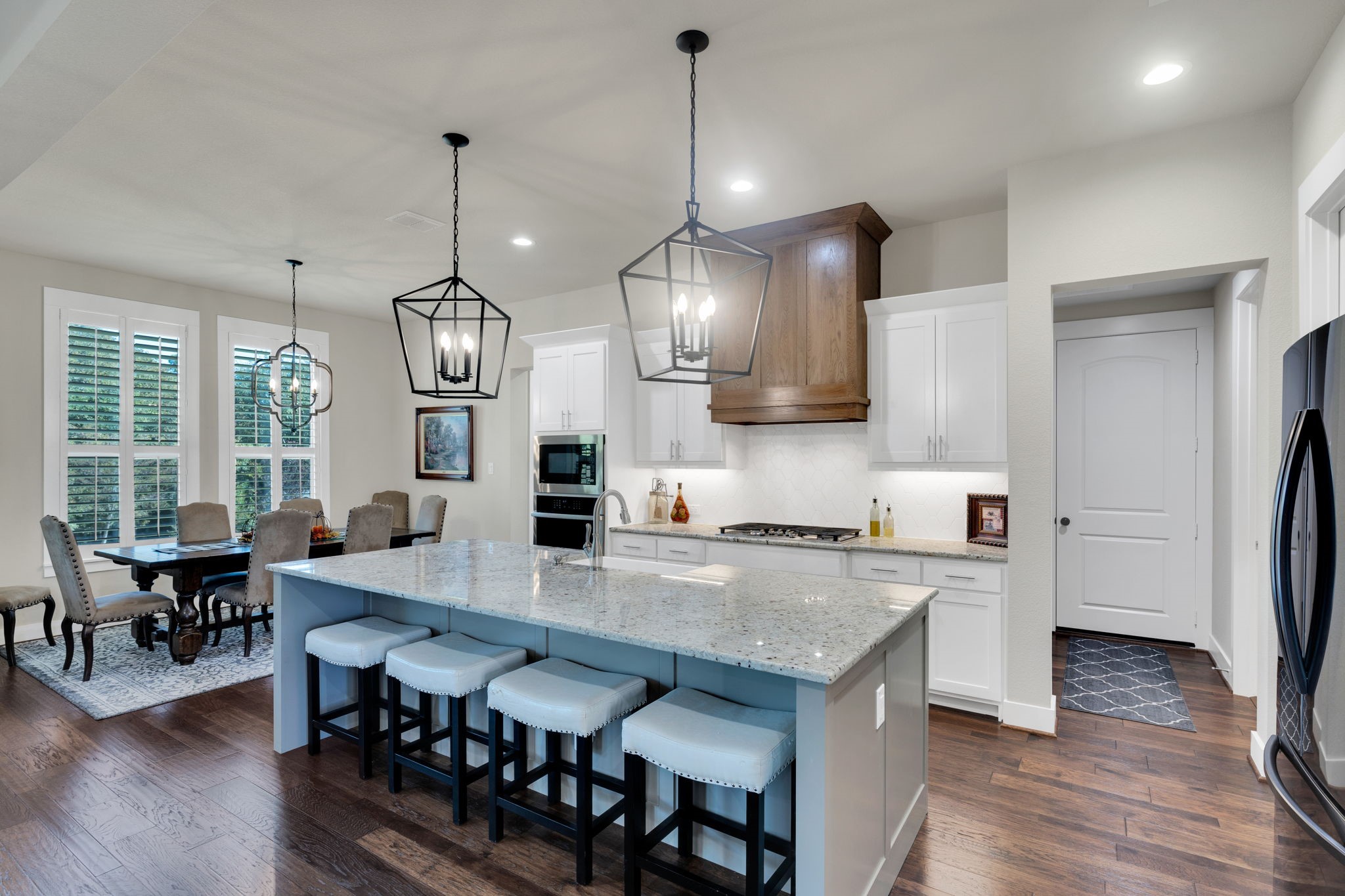 811 San Saba E