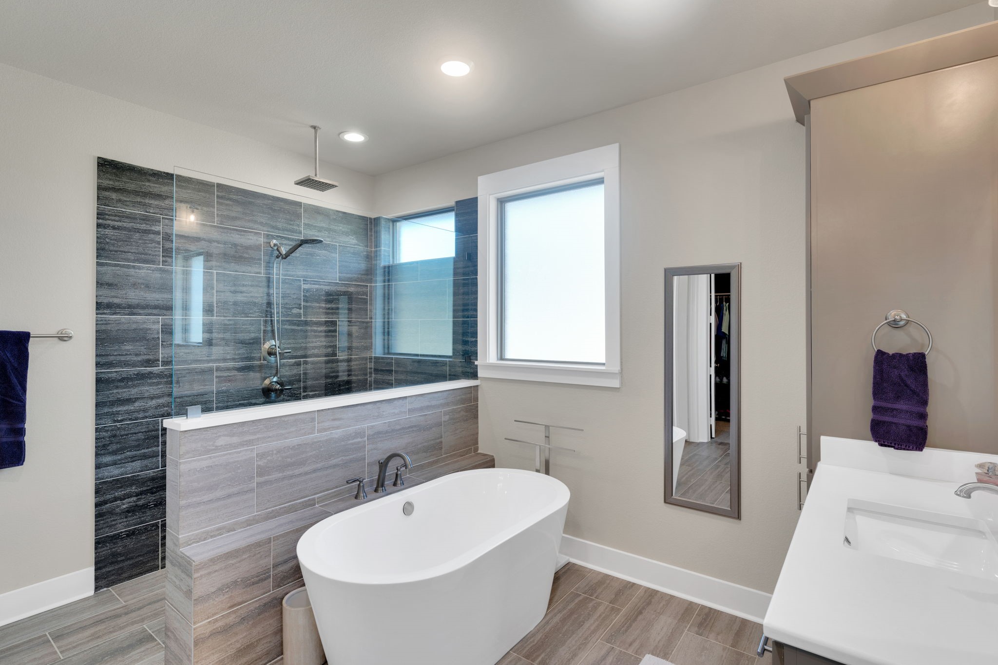 811 San Saba E