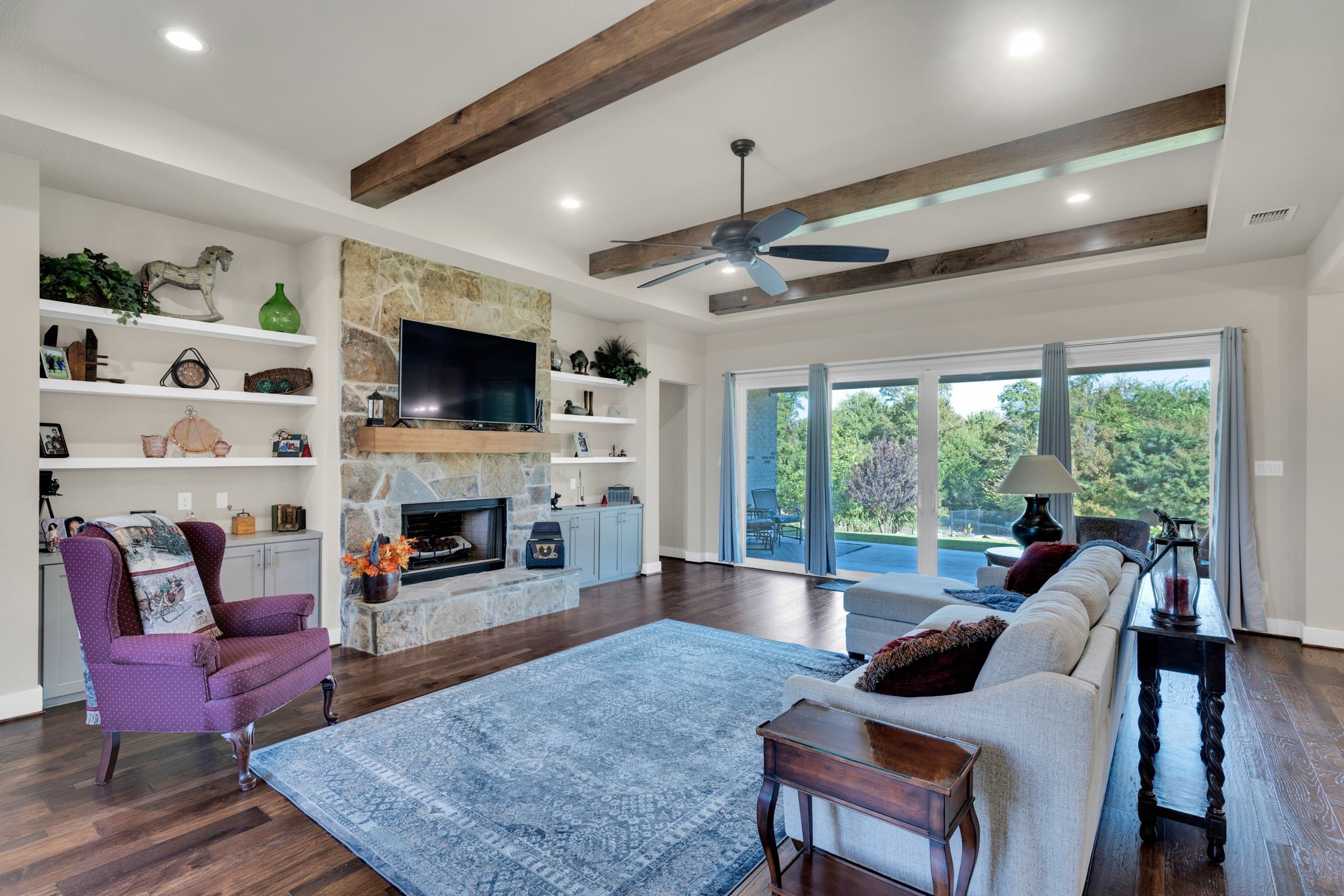 811 San Saba E