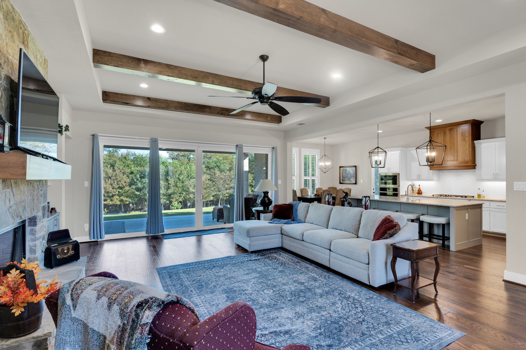 811 San Saba E